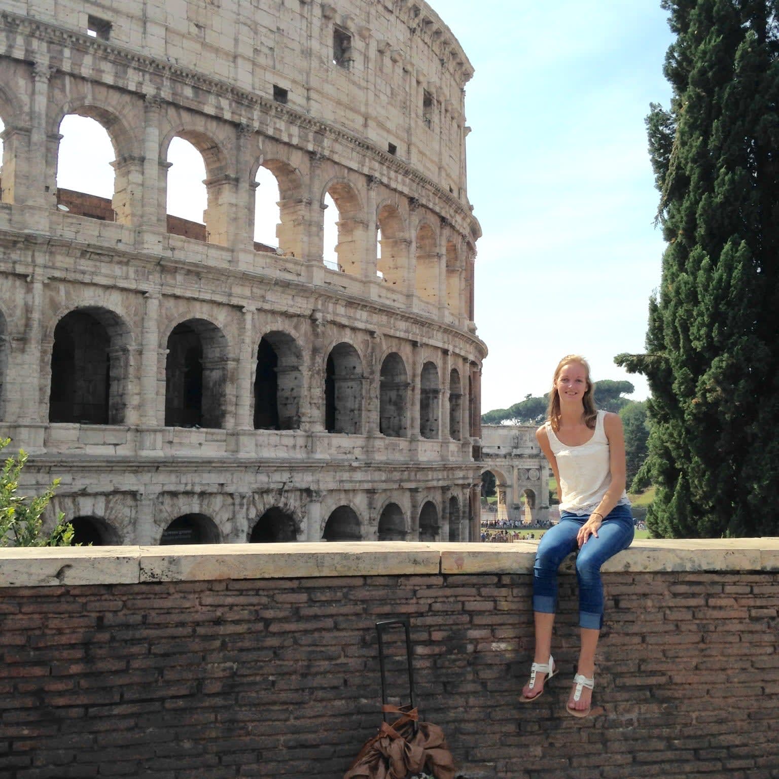 Fora Author - Ellie Peters