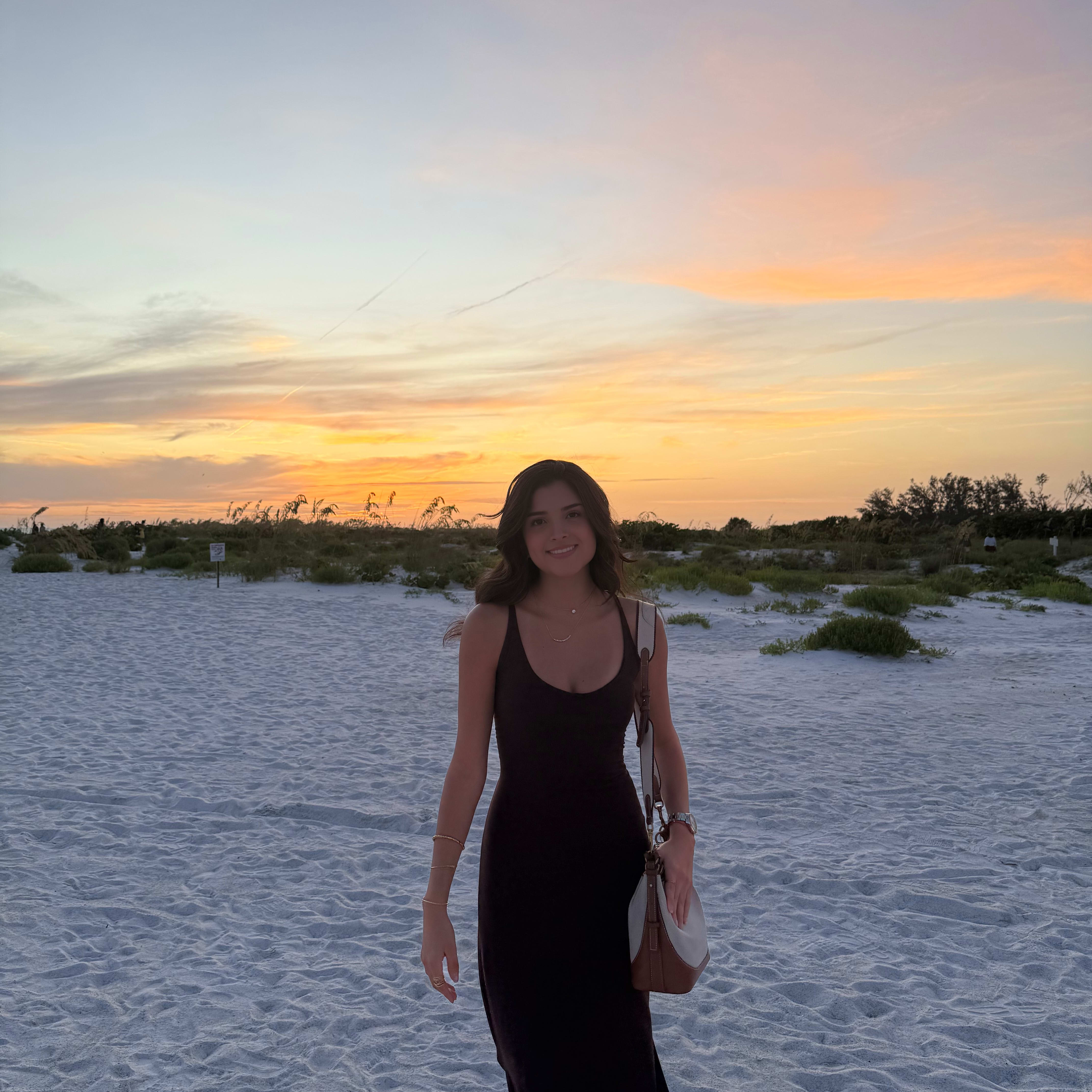 Fora Author - Kiana Muniz