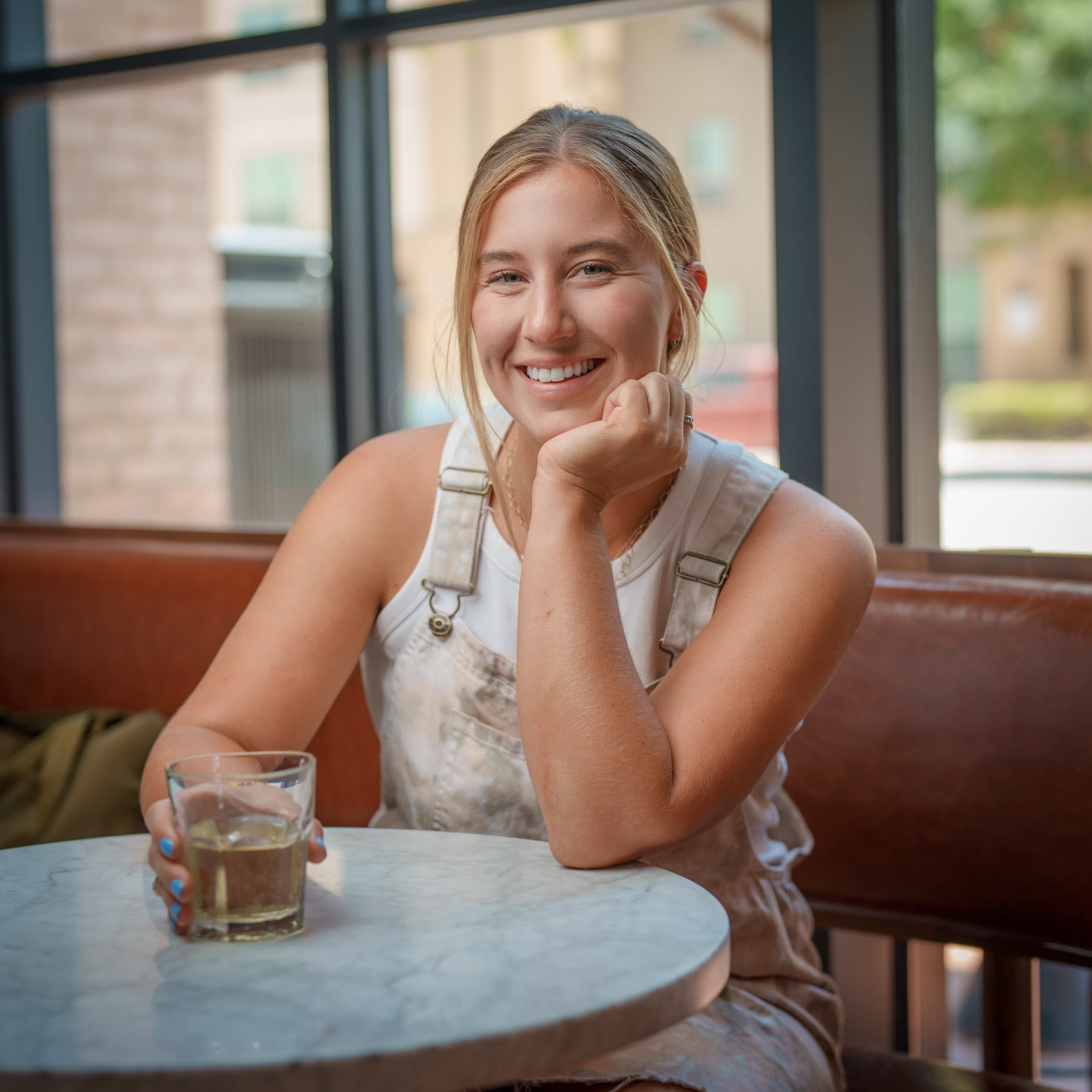 Fora Author Samantha Pappas