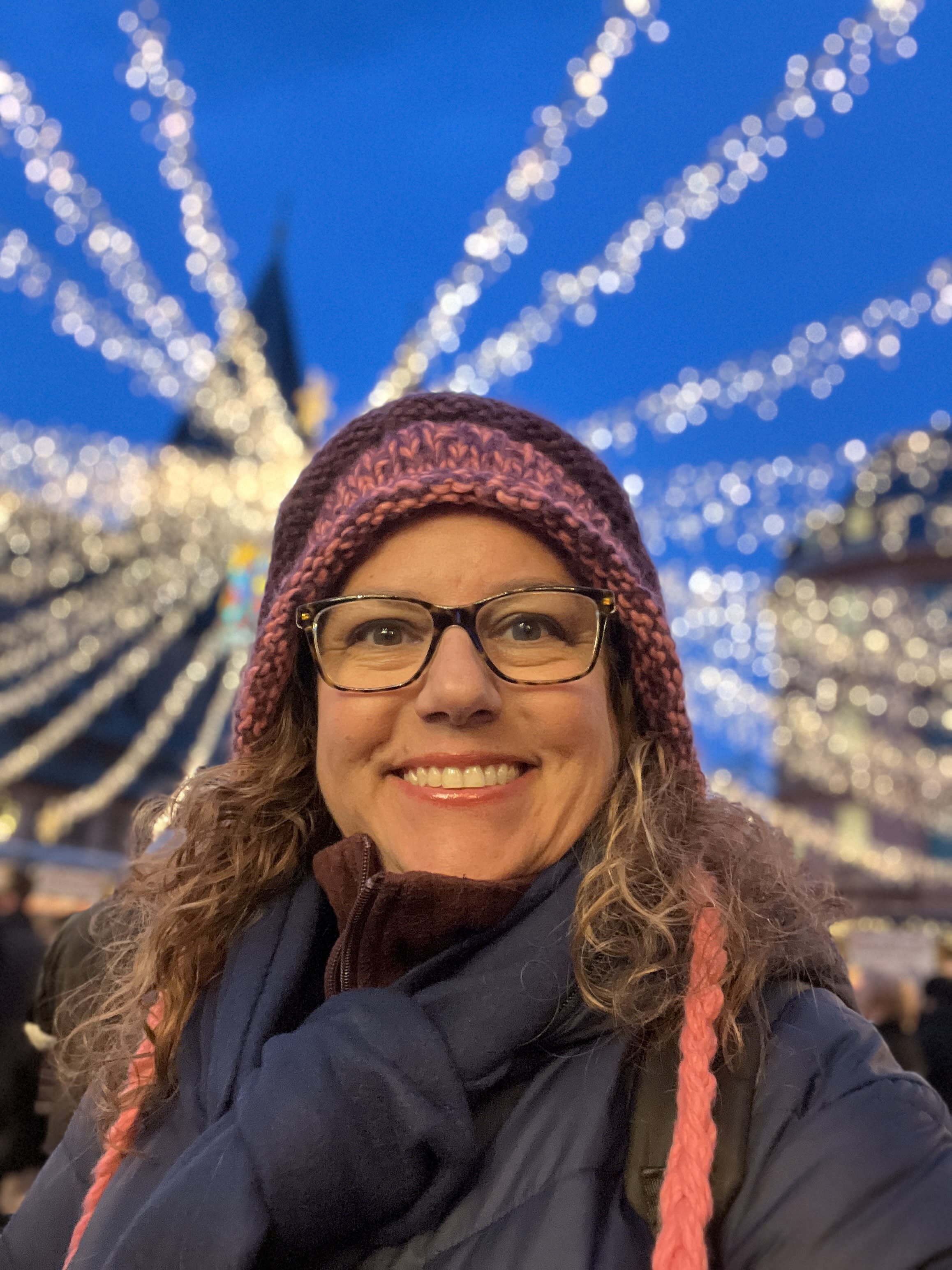 Fora Author - Vivian Myrtetus