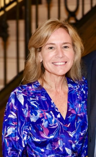Fora Author - Donna Kelly