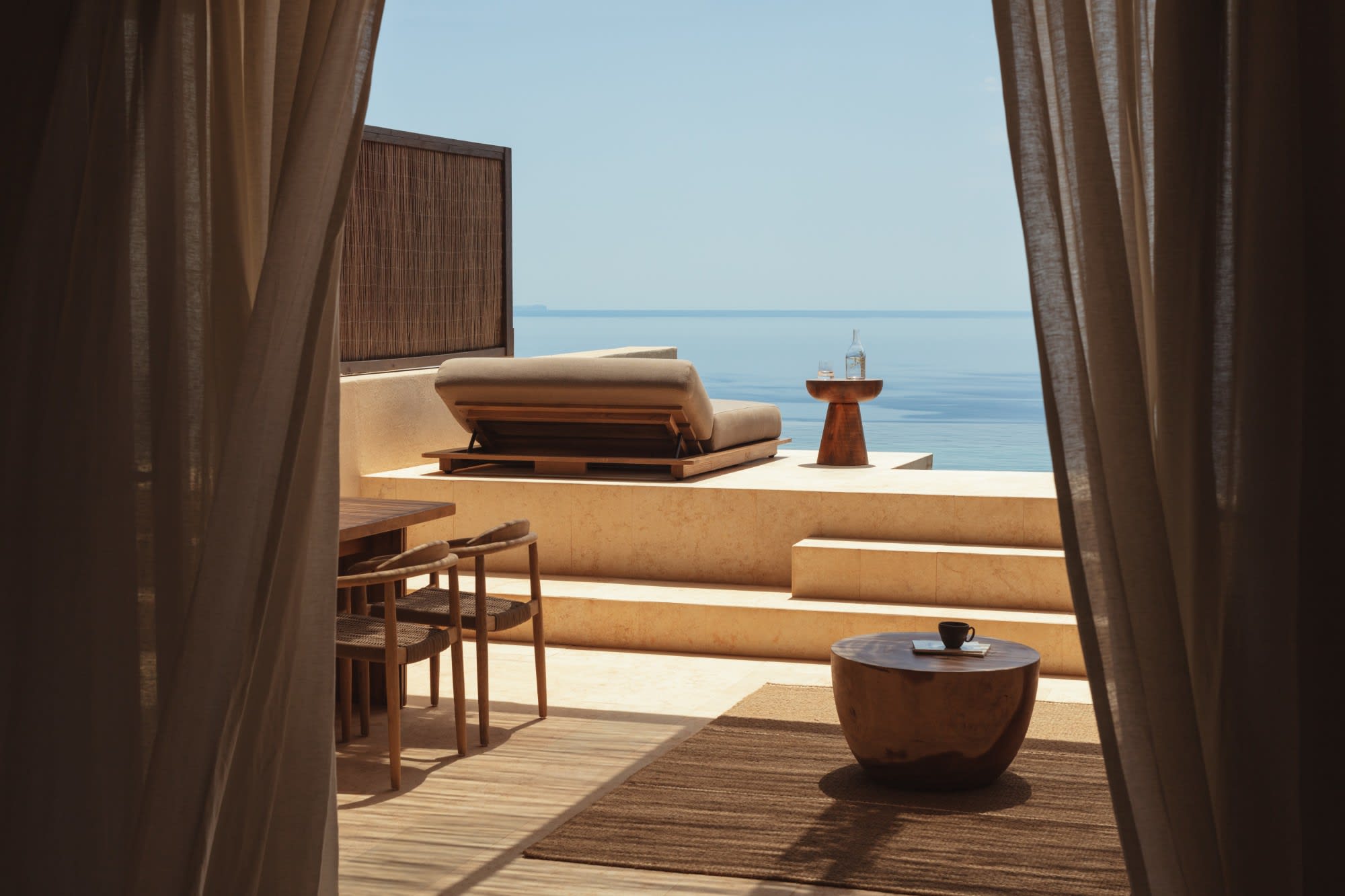 Fora's Favorite Summer Beach Reads, and Where to Read Them