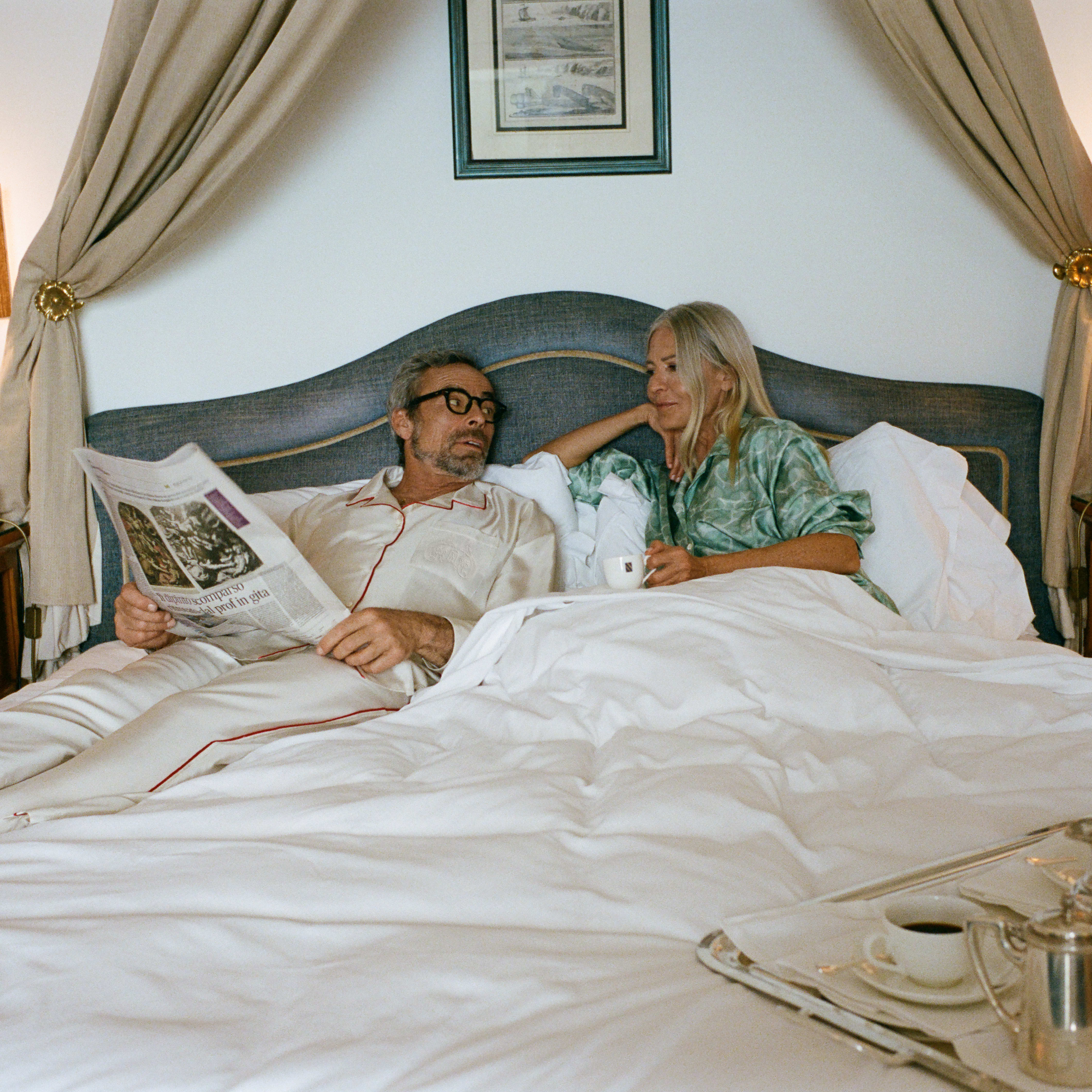 Image Interior Le Sirenuse hotel in Southern Italy with blue and yellow seats