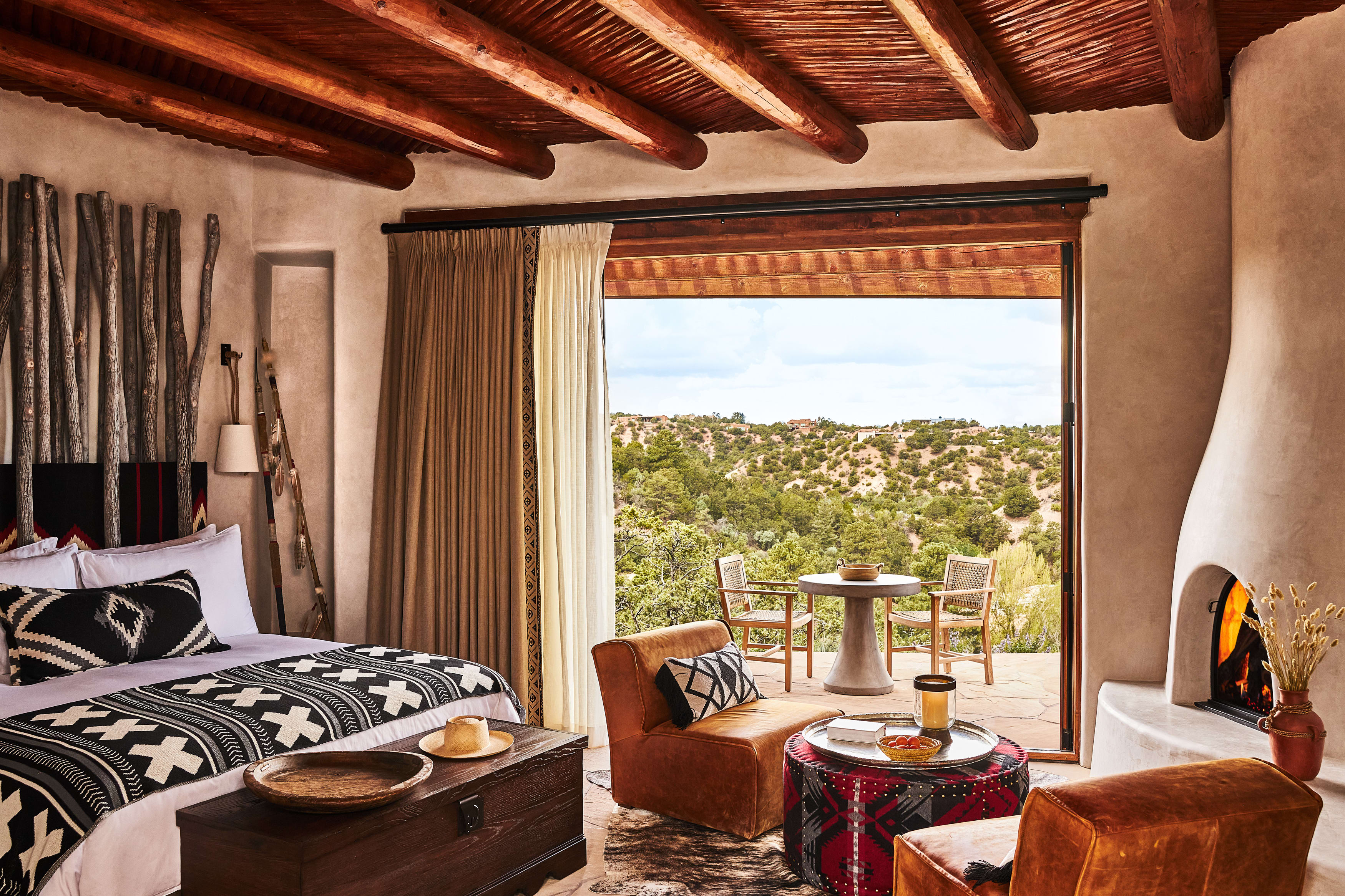 a luxe hotel room overlooking the Southwestern desert