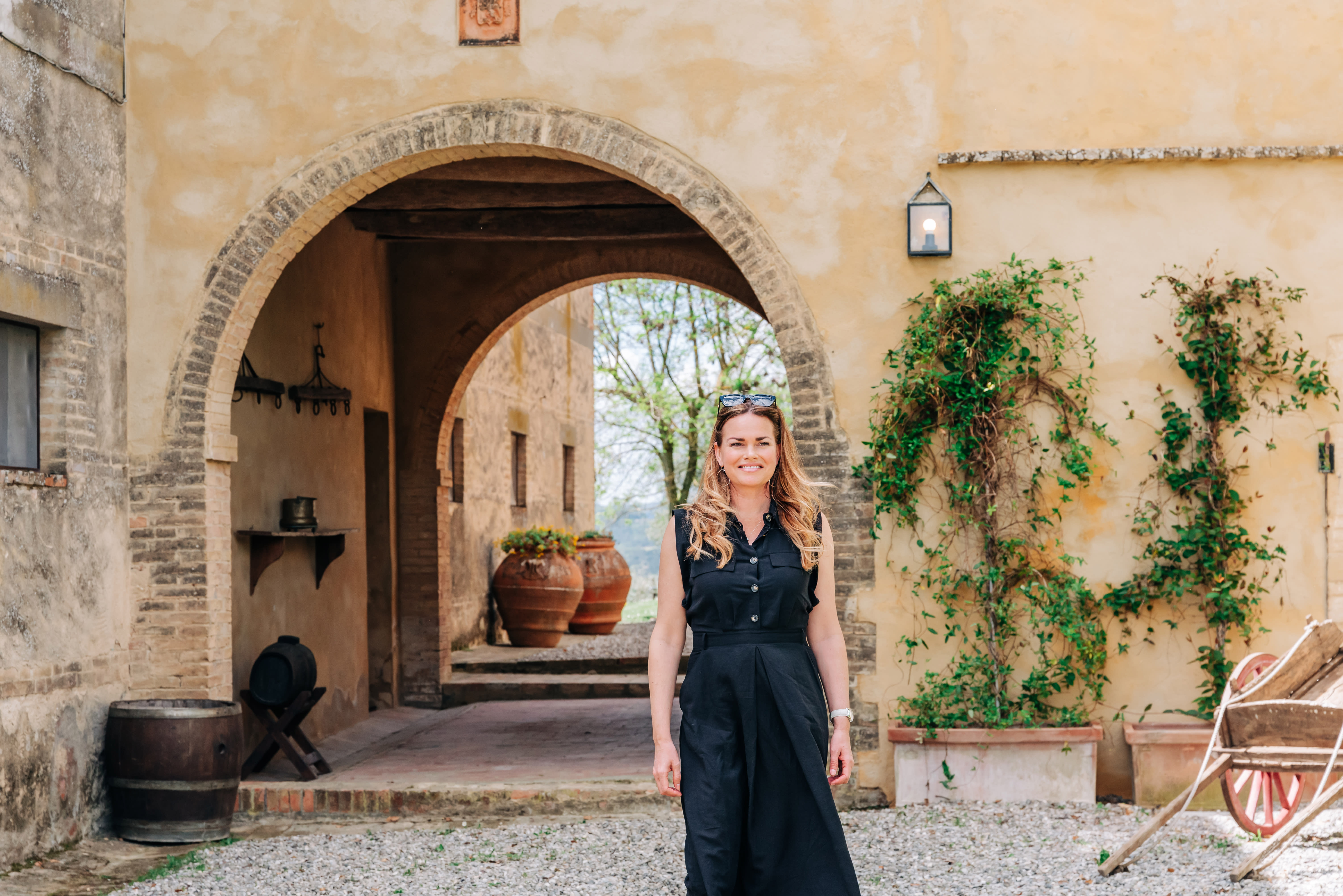 Fora Author - Regina Tingle