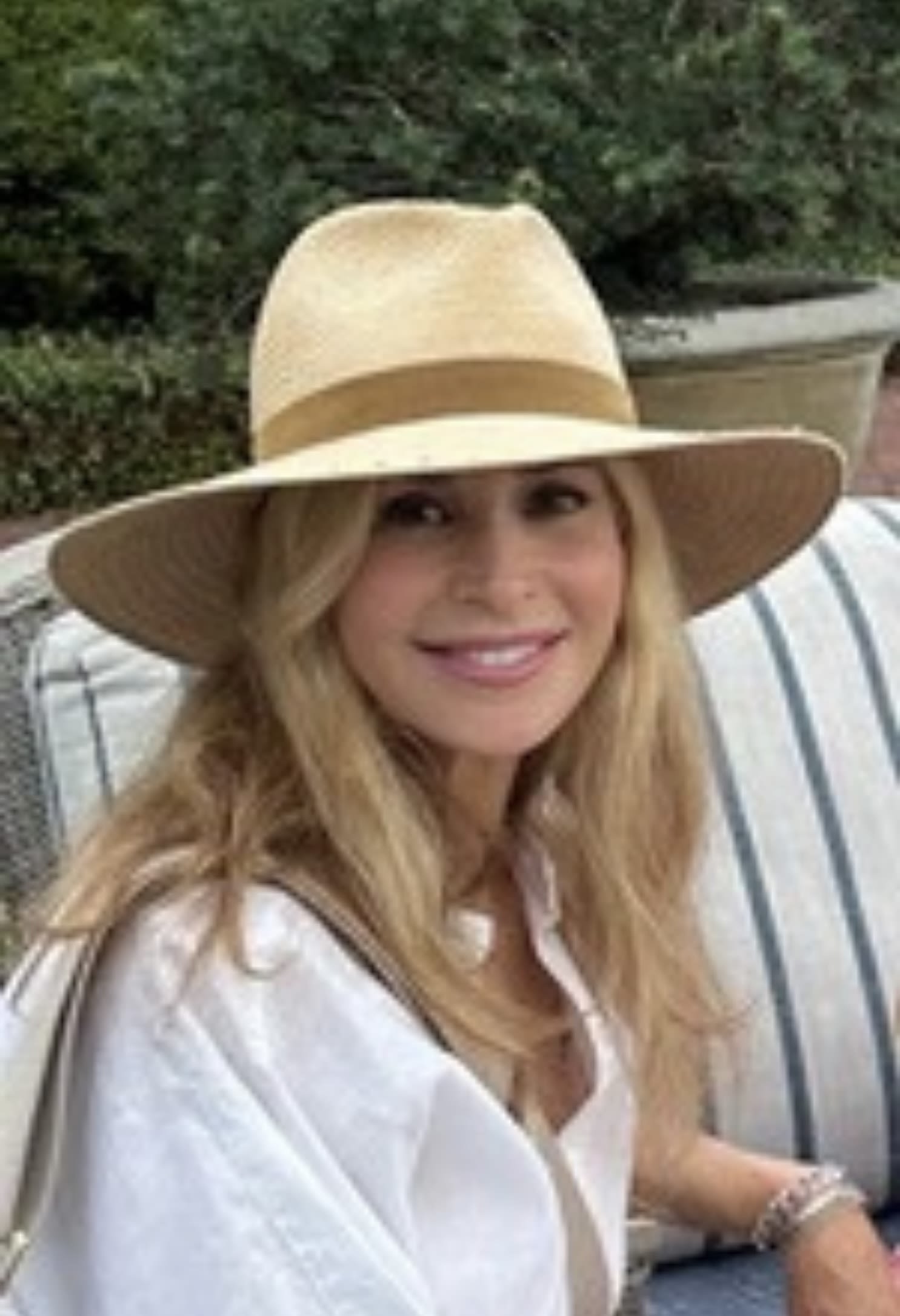 Fora Author - Caroline Fierman