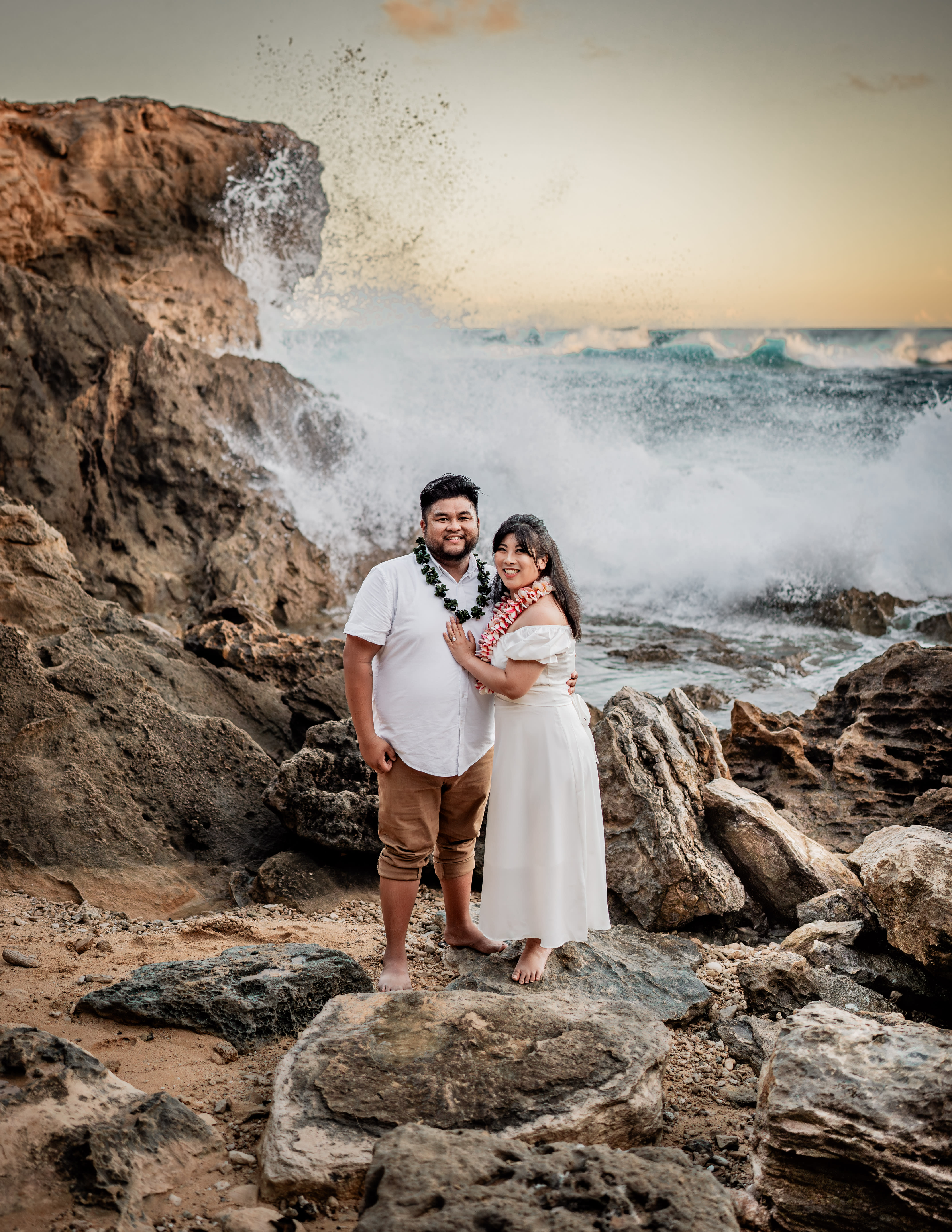 A couple gets engaged in Hawai'i