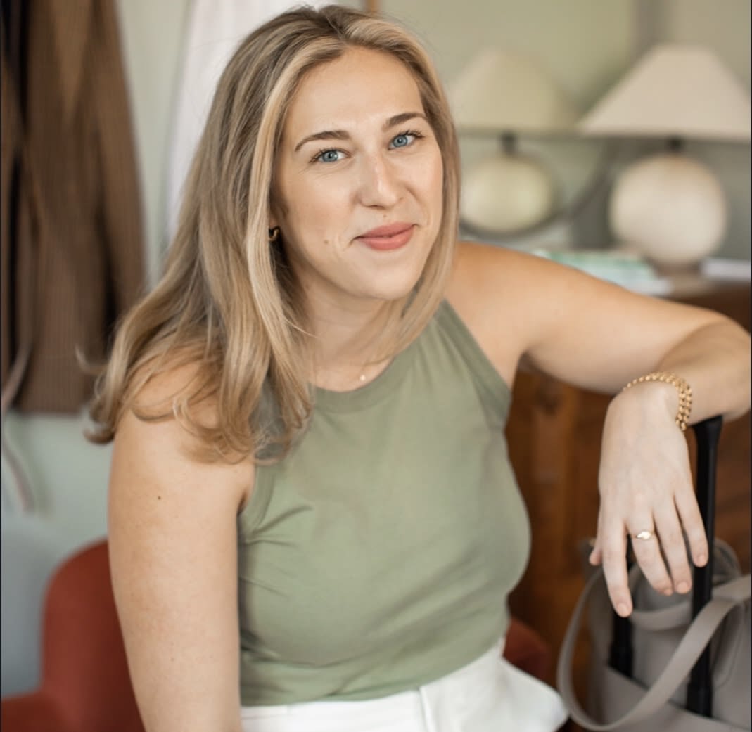 Fora Author Lydia Mansel