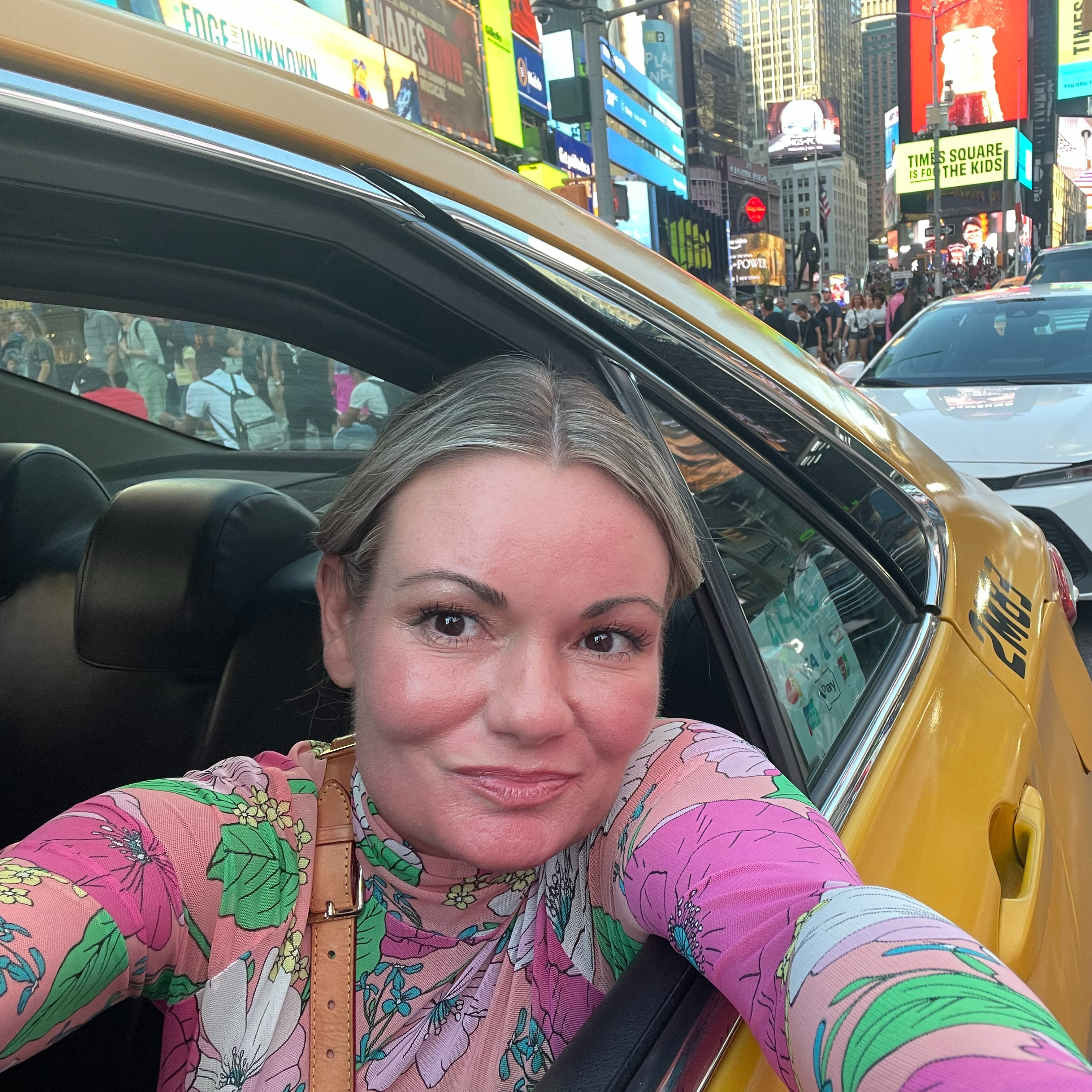 Fora Author - Elizabeth Michelle Jones