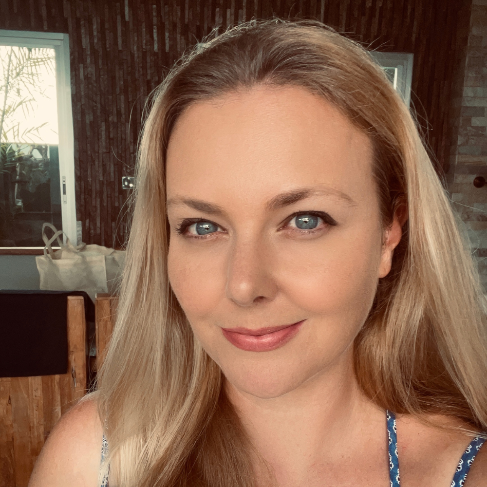 Travel Advisor - Teneille Falt