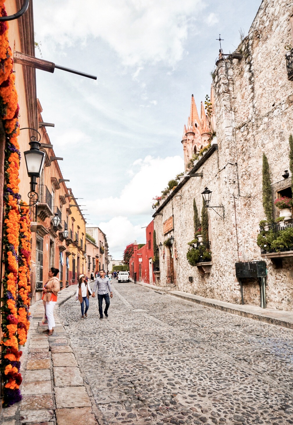 View of a cobblestone road with pedestrians in San Miguel de Allende