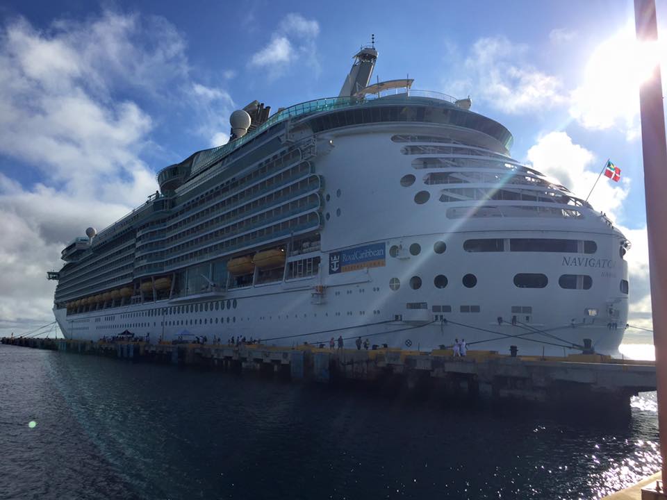 Royal Caribbean cruise ship at sea — best family cruise option