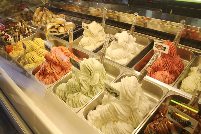 The best gelato in Barcelona at Gelaaati Di Marco.