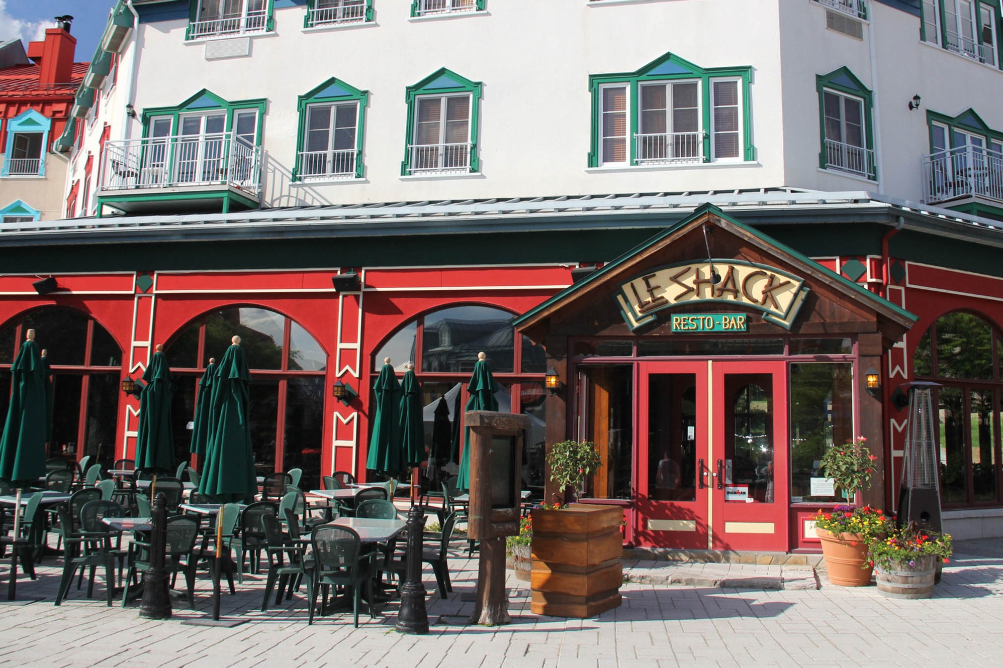 The exterior of a restaurant during the daytime