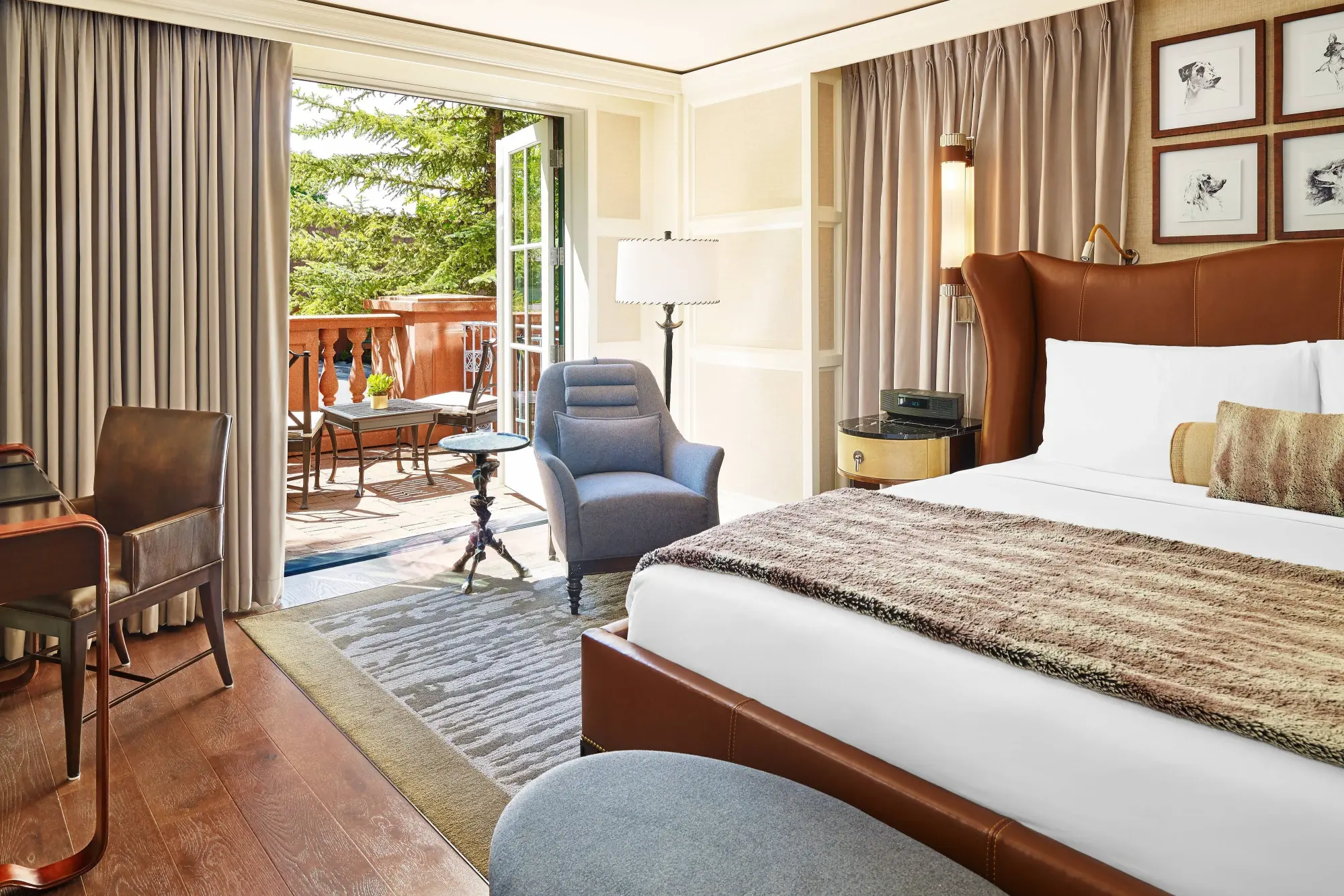 Spacious room with a elegant decor and a private balcony