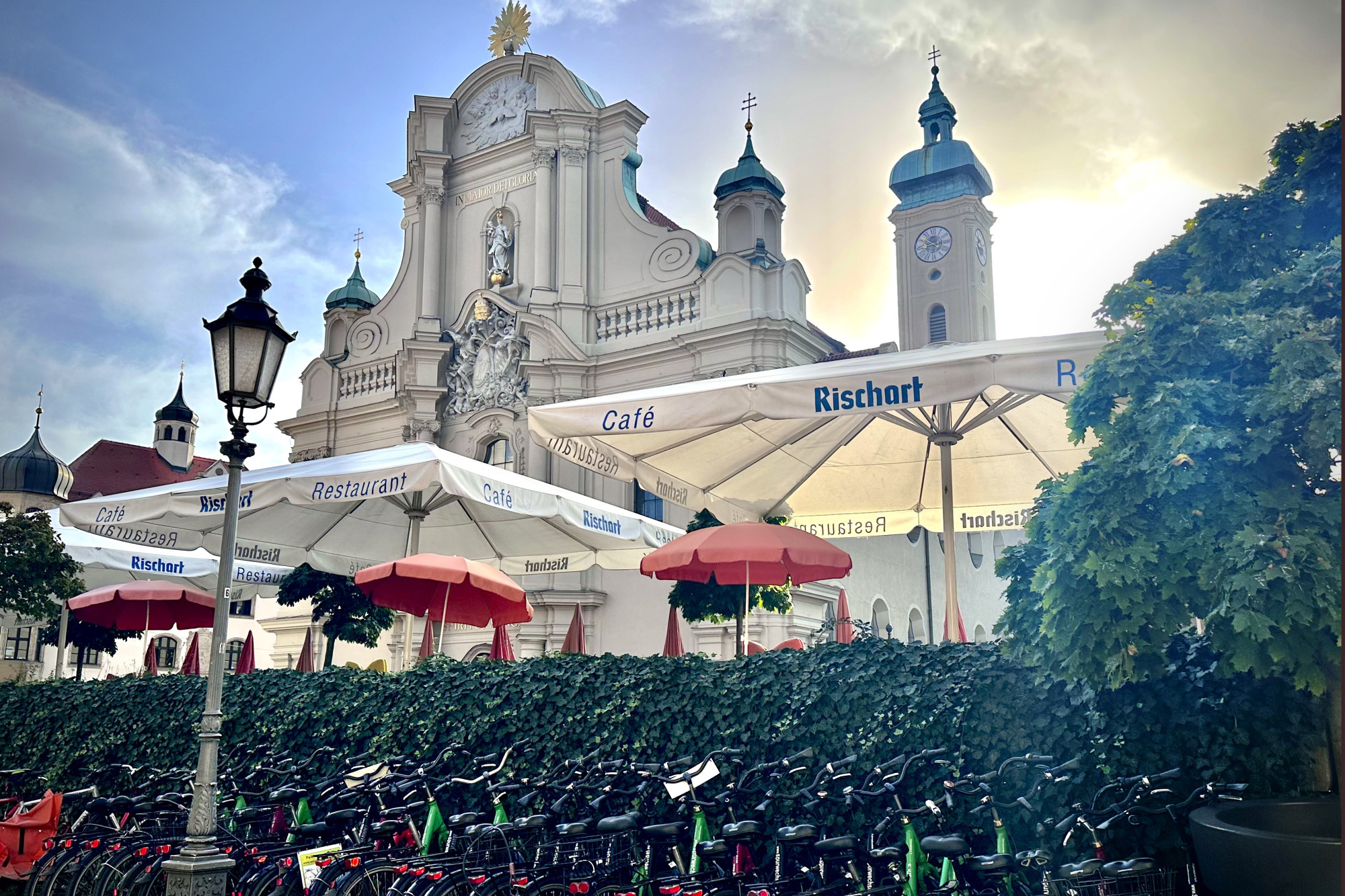 A Munich bakery at an outdoor market on a sunny day.