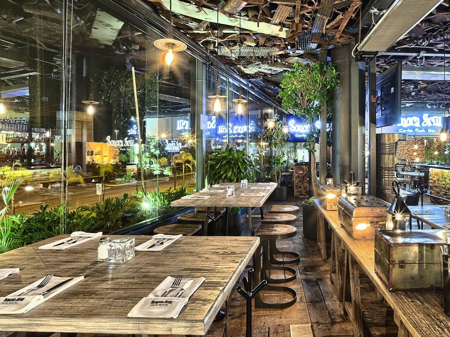 restaurant interior table and chairs