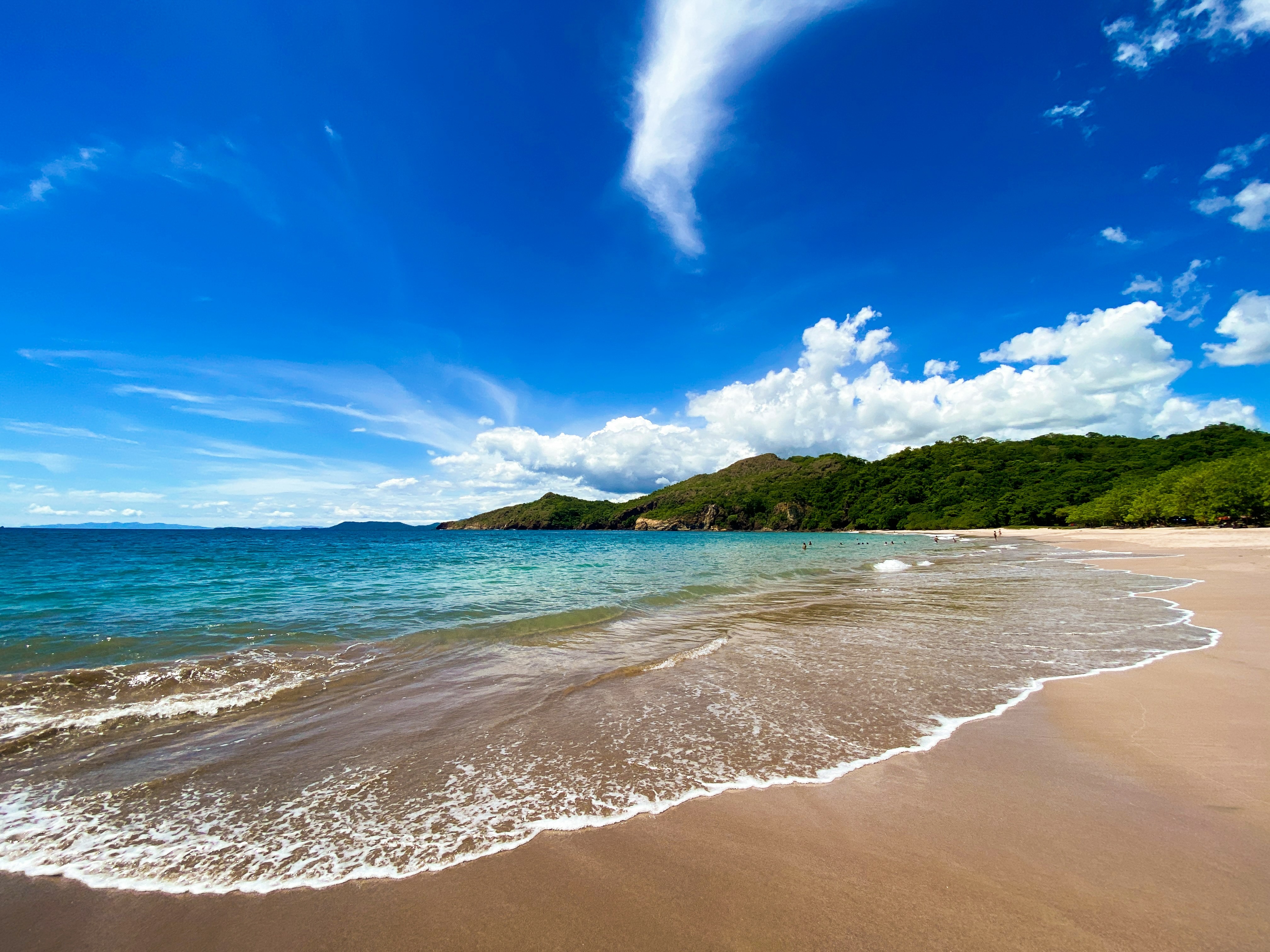 sea-waves-crashing-on-shore-costa-rica-travel-guide