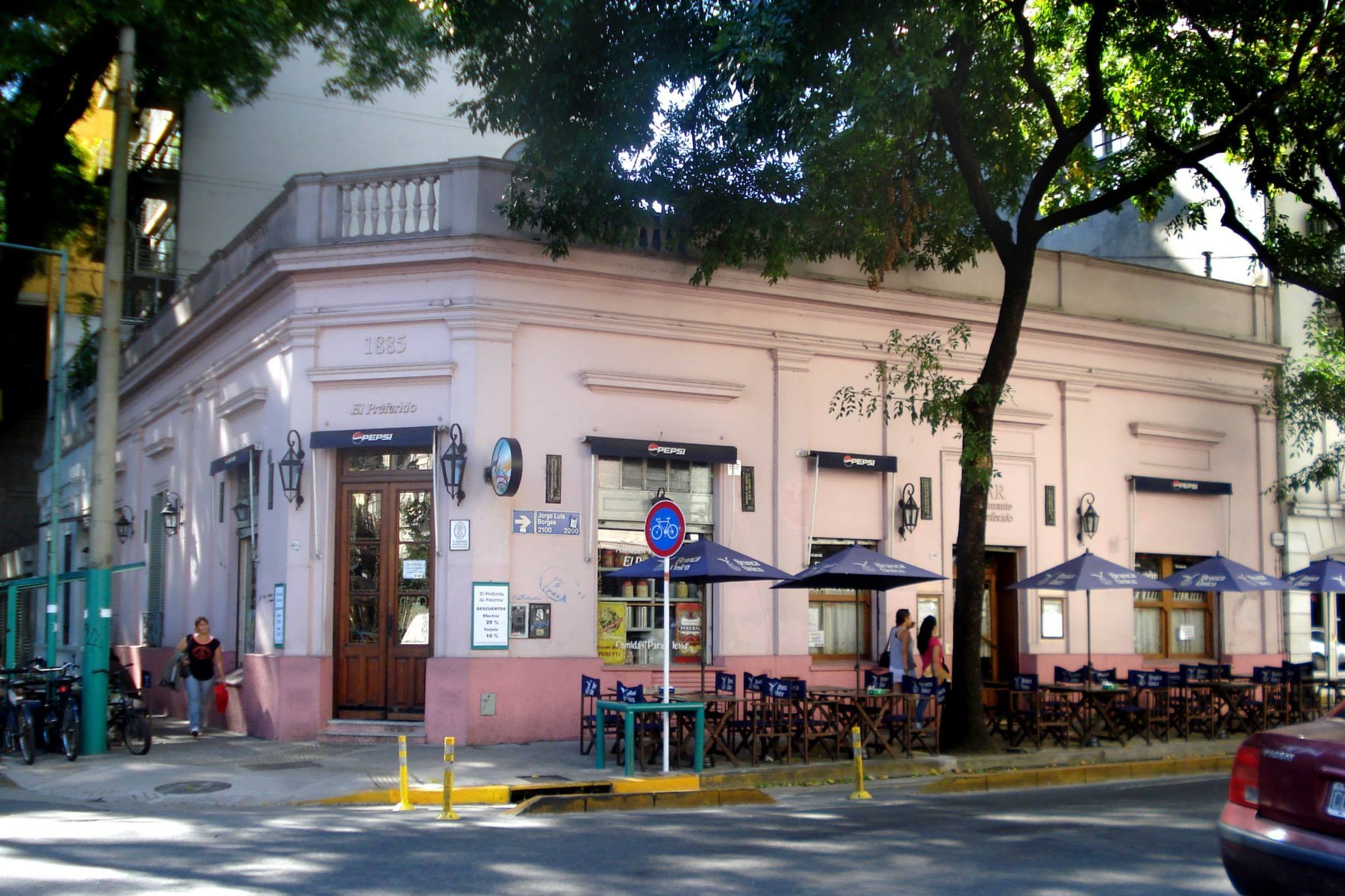 El Preferido de Palermo, a restaurant since 1952 has outdoor seating and serves vegetarian dishes and great cocktails.