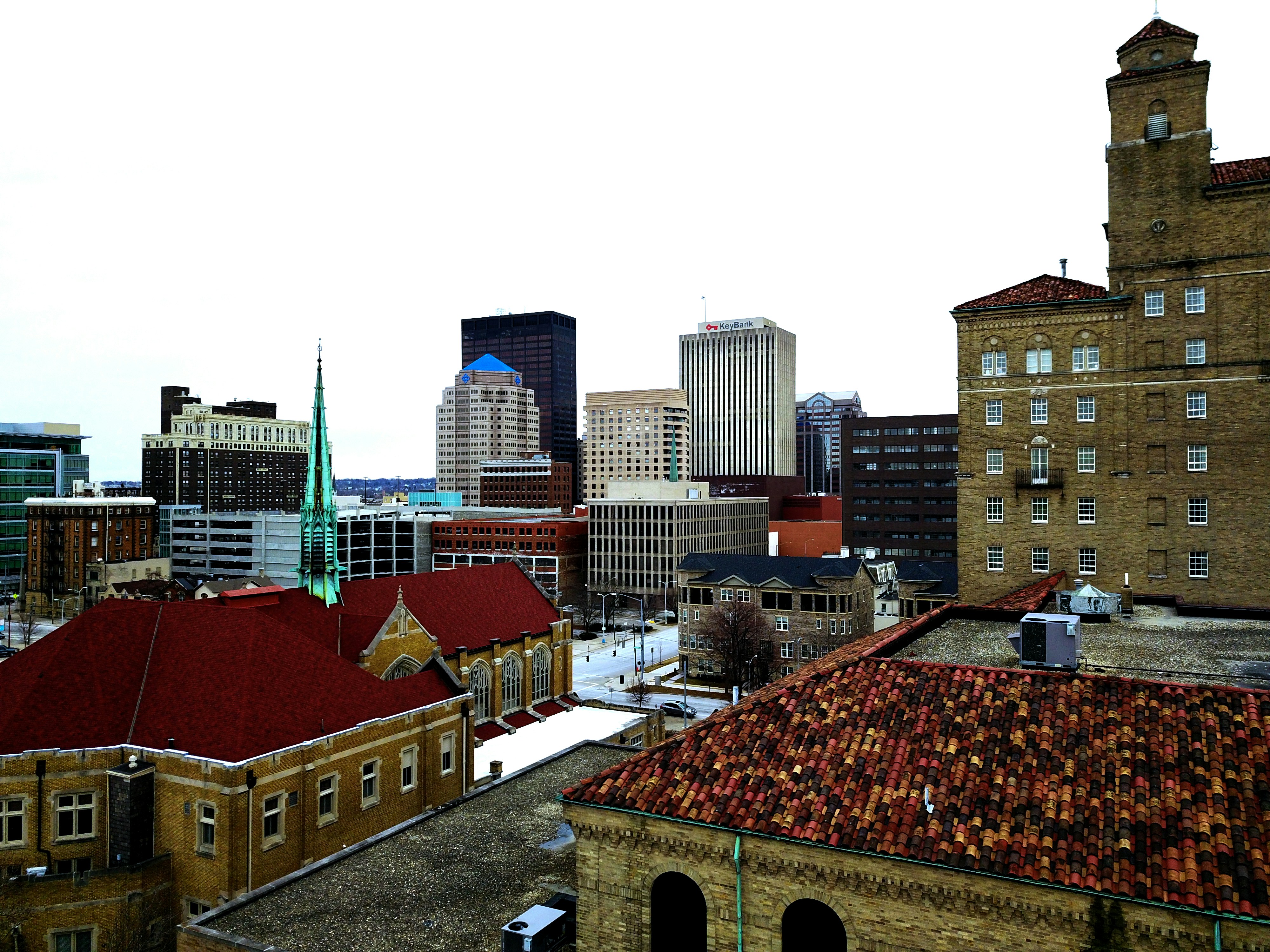 A picture of a city with many buildings during the daytime
