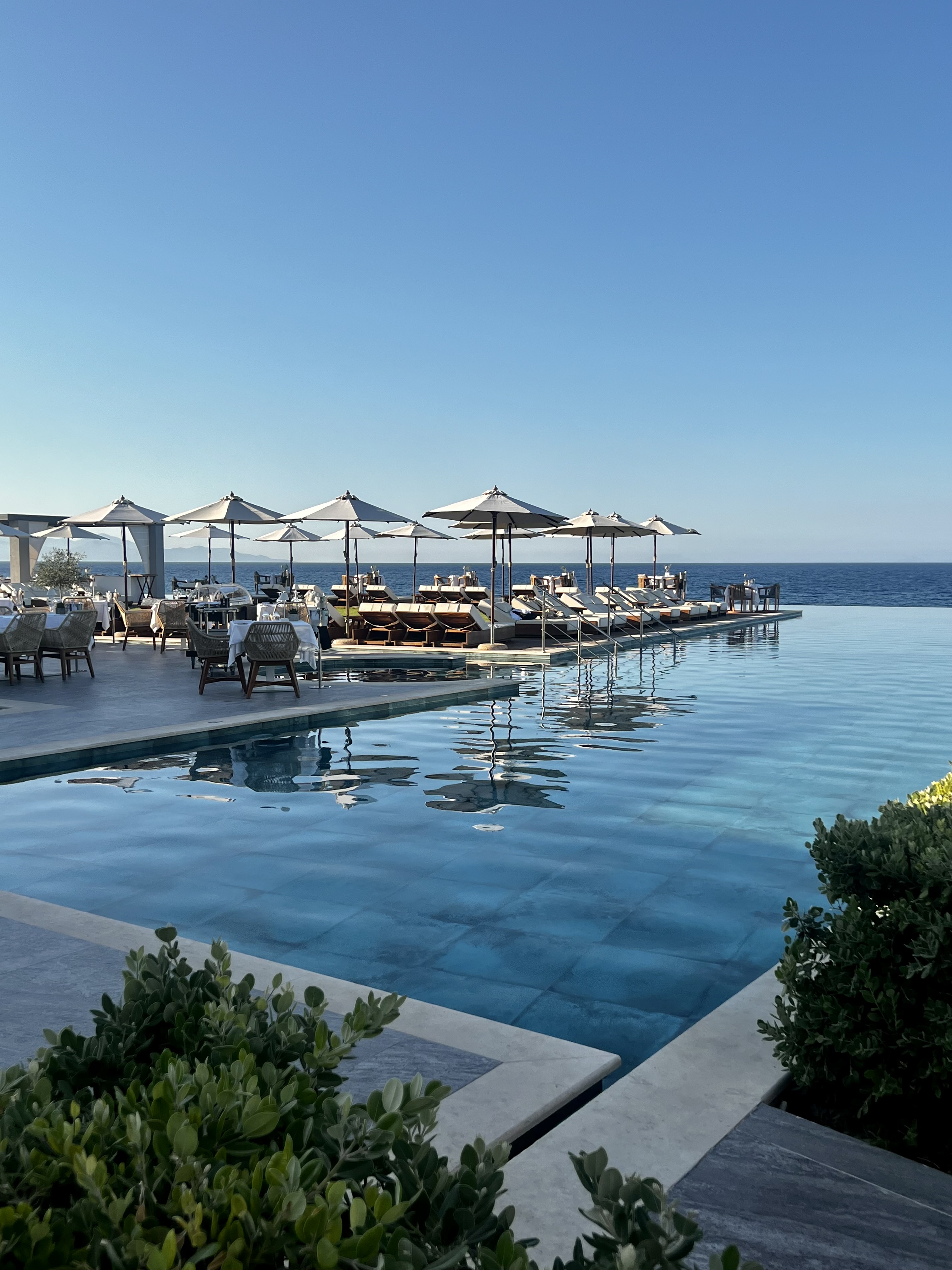 Dinning area by the pool