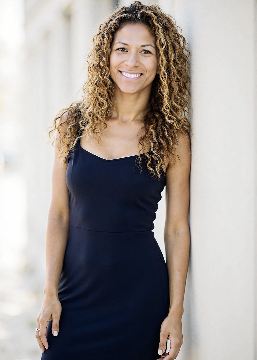 Fora Author - Viviana Messick