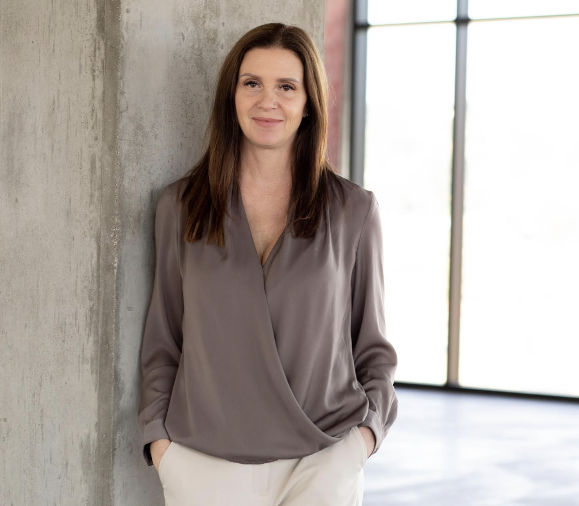 Fora Author - Kelli Shand