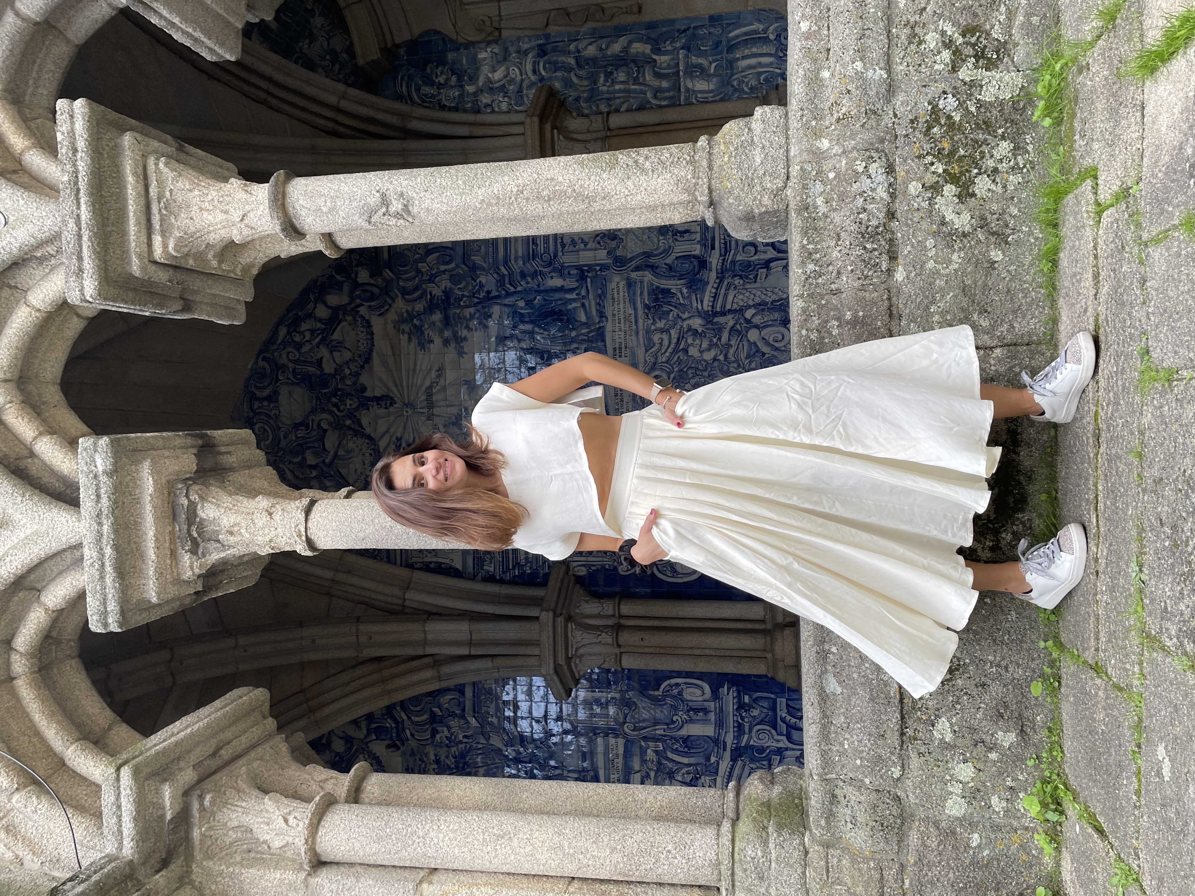 Fora Author - Valentina Monahan