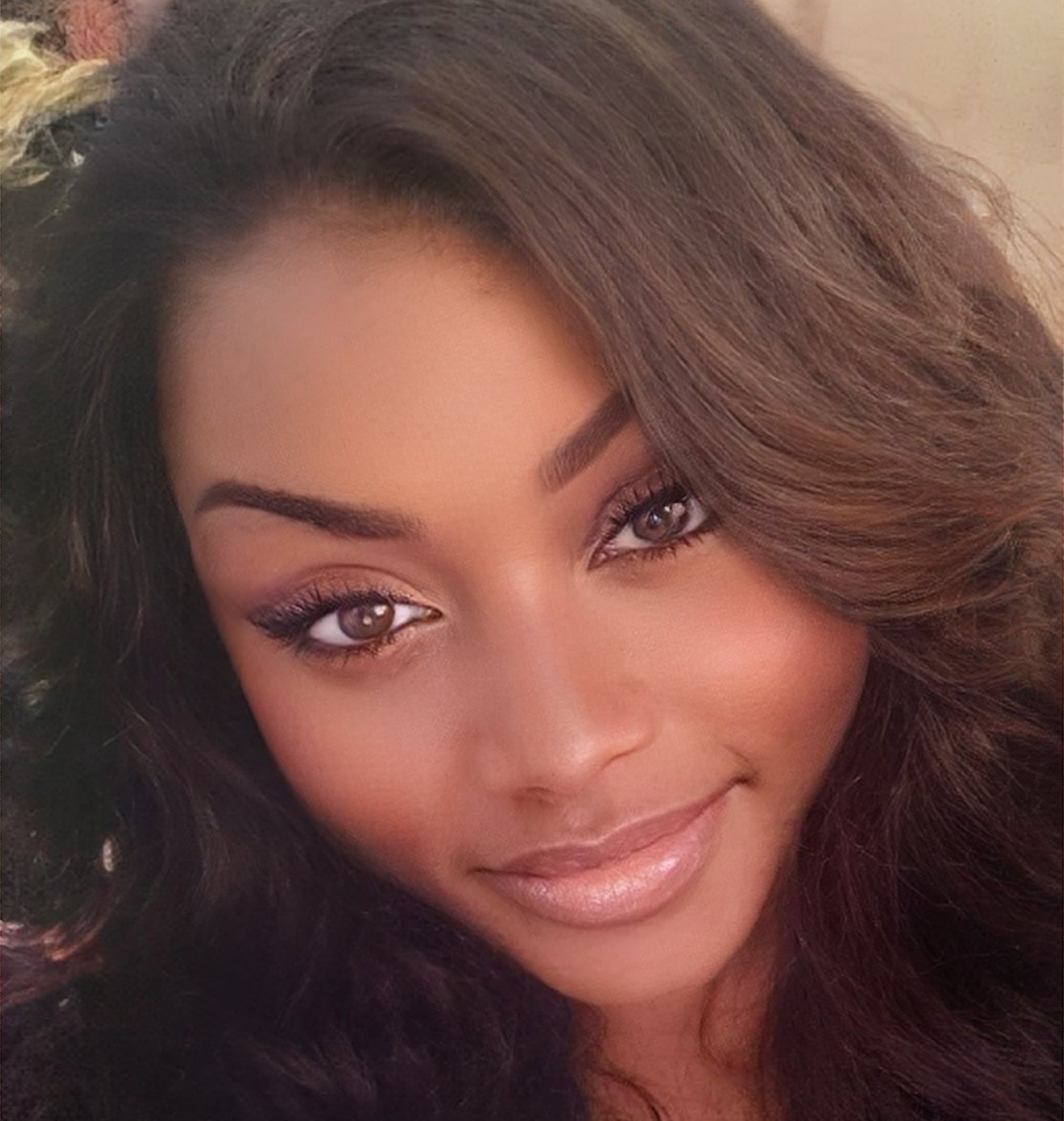 Travel Advisor - Aryonna Jones