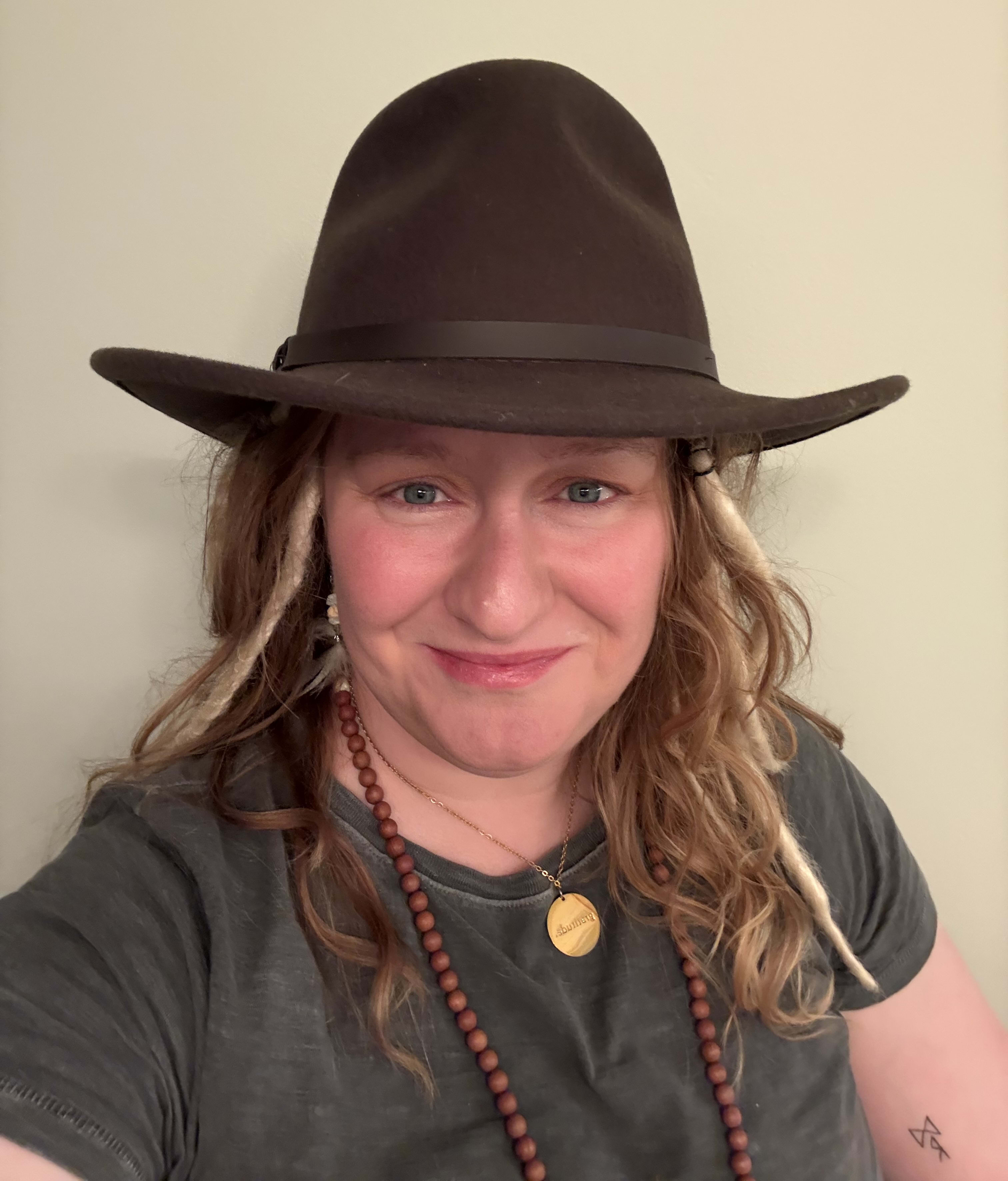 Travel Advisor - Shasta Brown