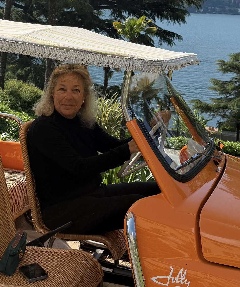 Fora Author - Lori Perrone