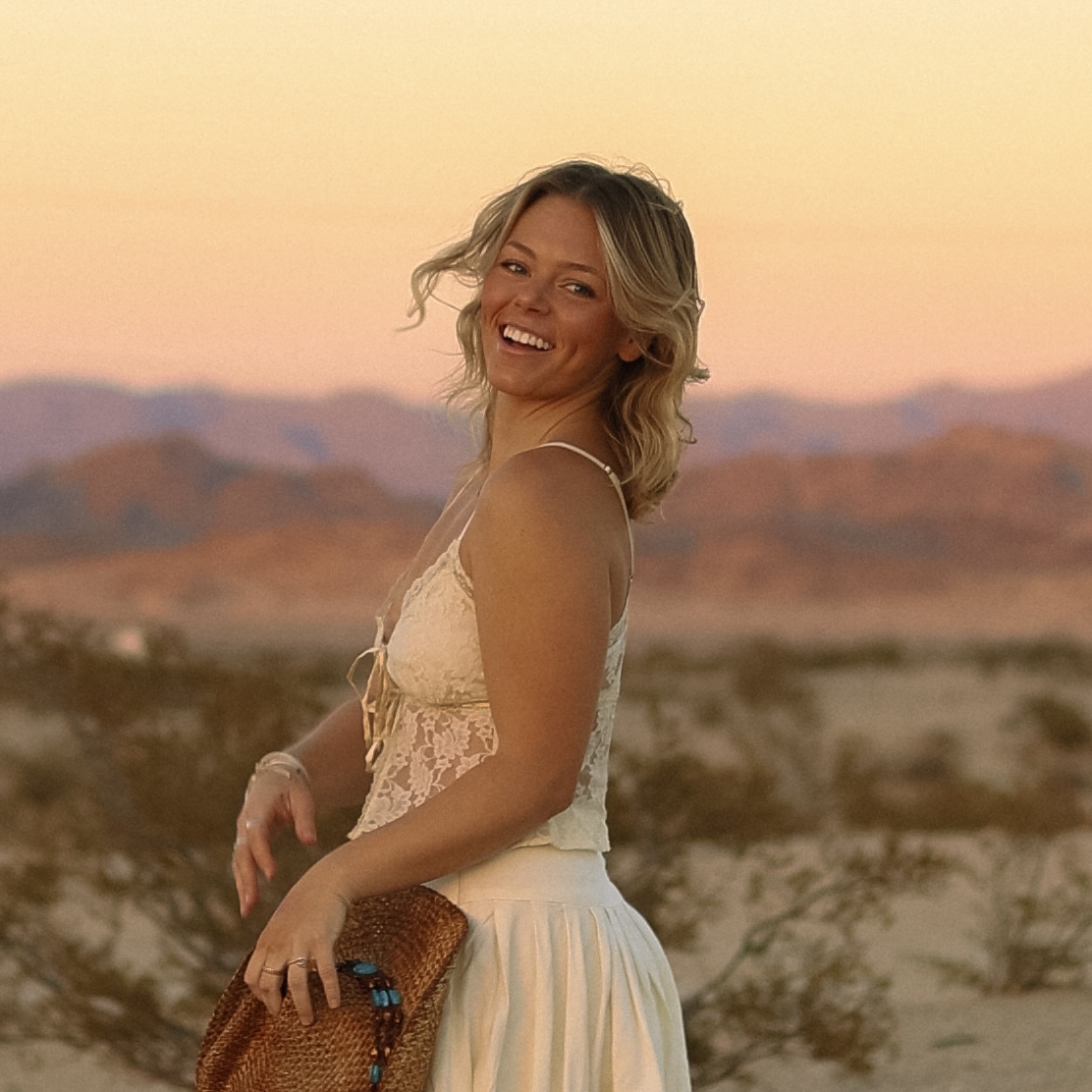 Fora Author - Nicole Smith