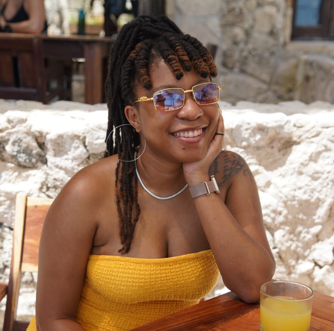 Fora Author - Lori Dixon