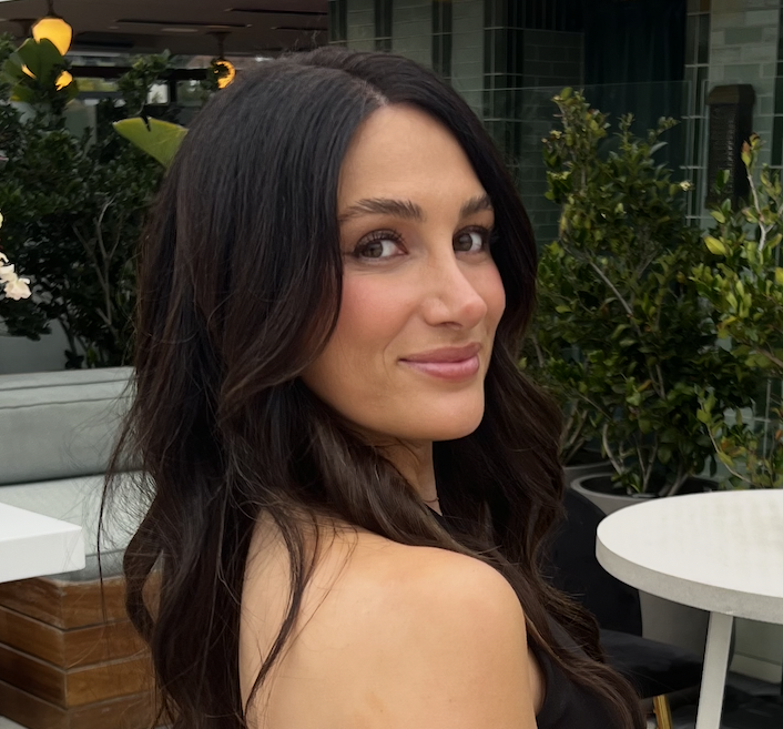 Fora Author - Caroline Greenberg