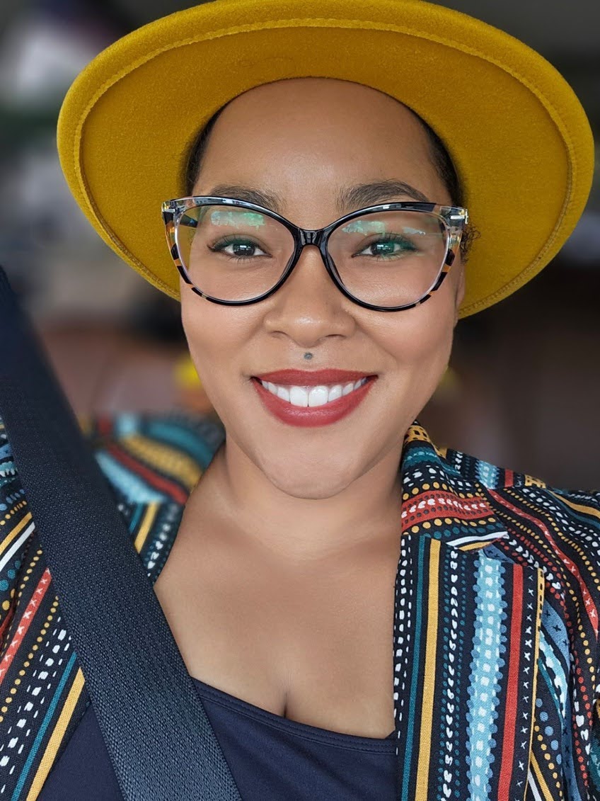 Fora Author - Rachael Rivas