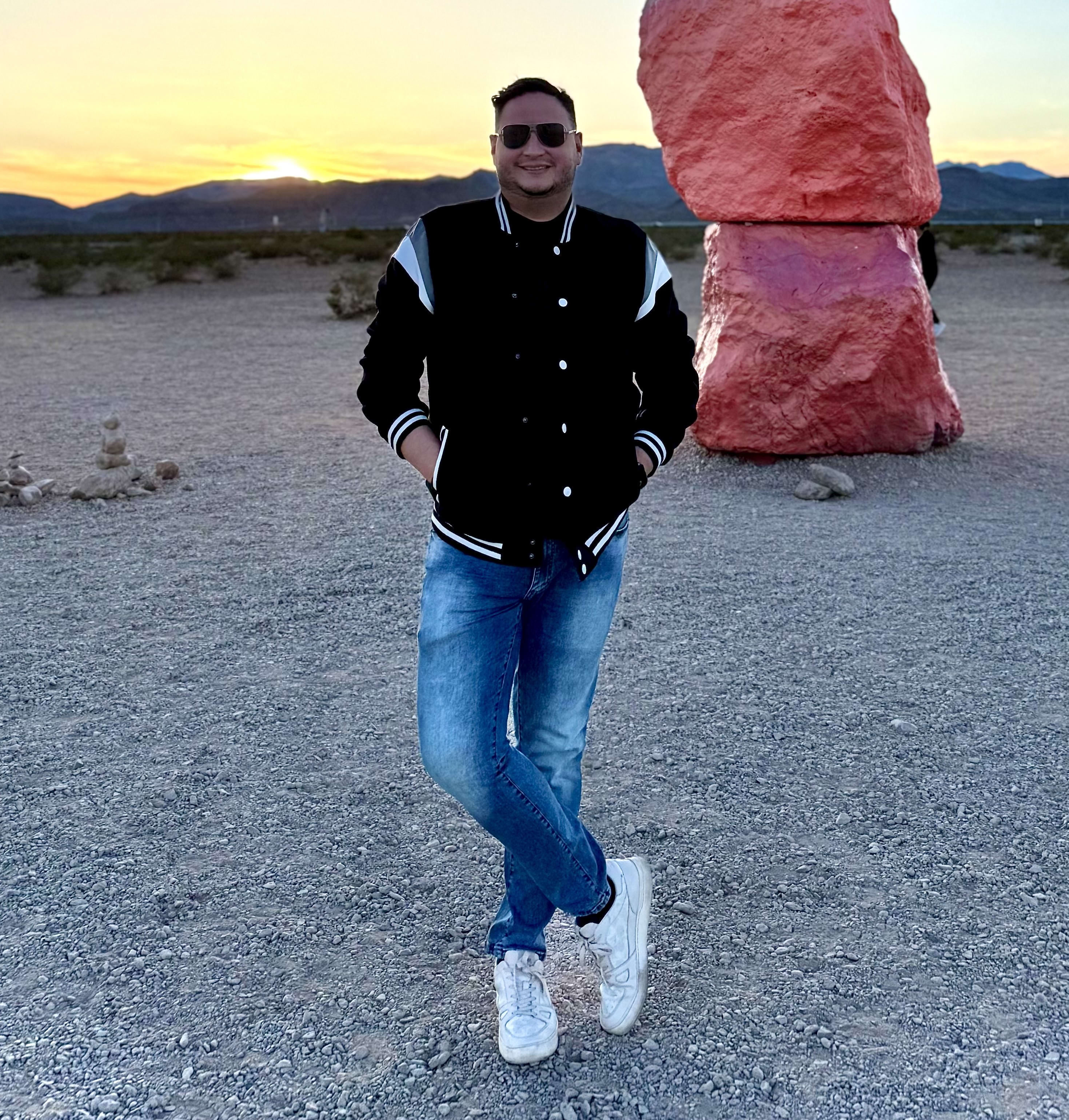 Fora Author - Eliezer Diaz