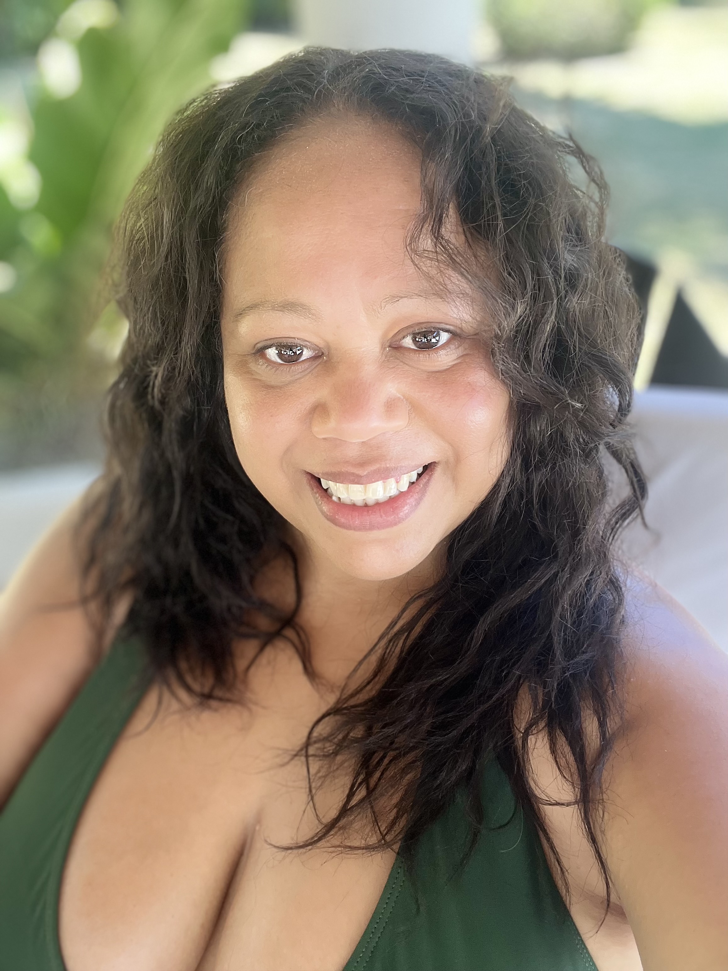 Fora Author - Anilsa Nunez