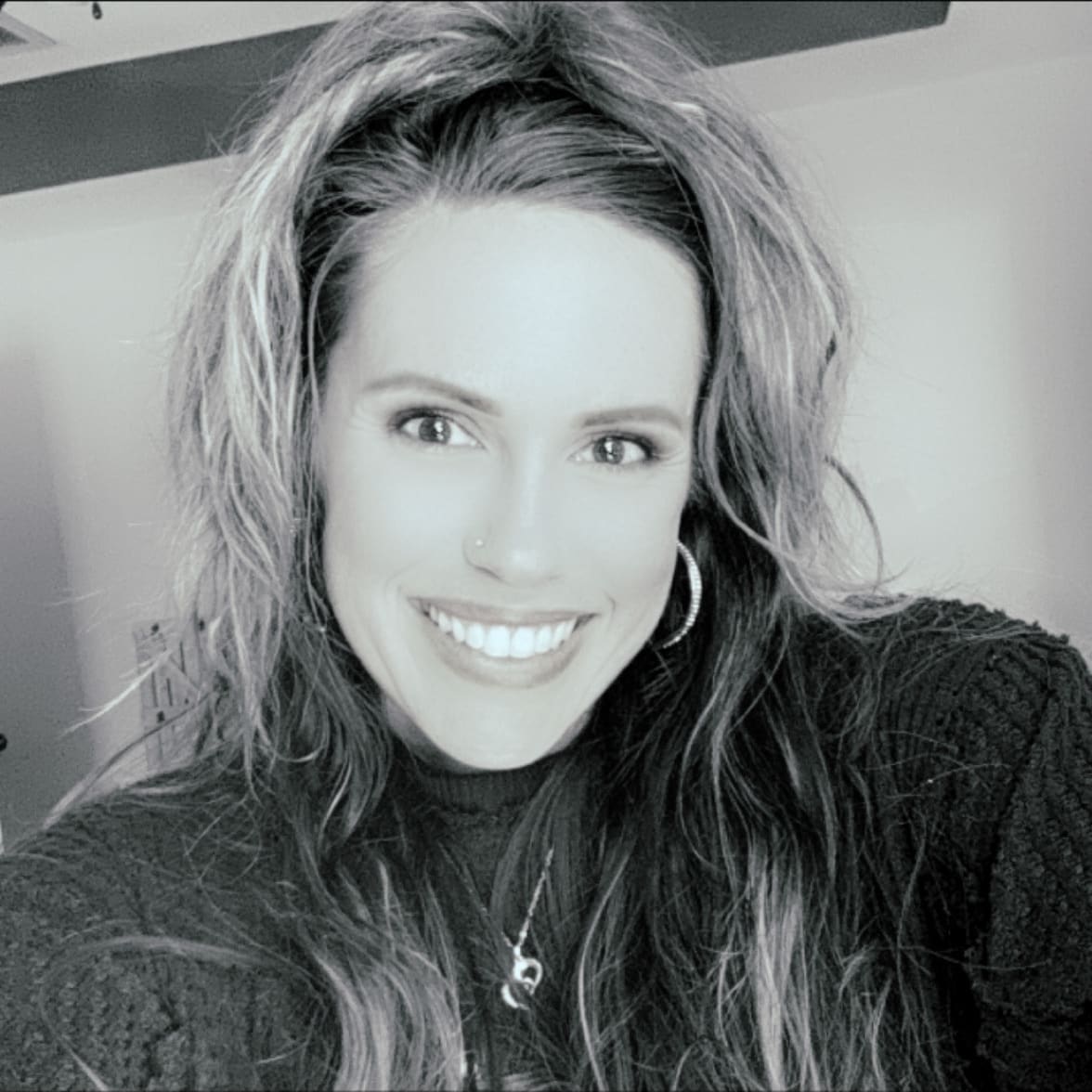 Fora Author - Victoria Honold