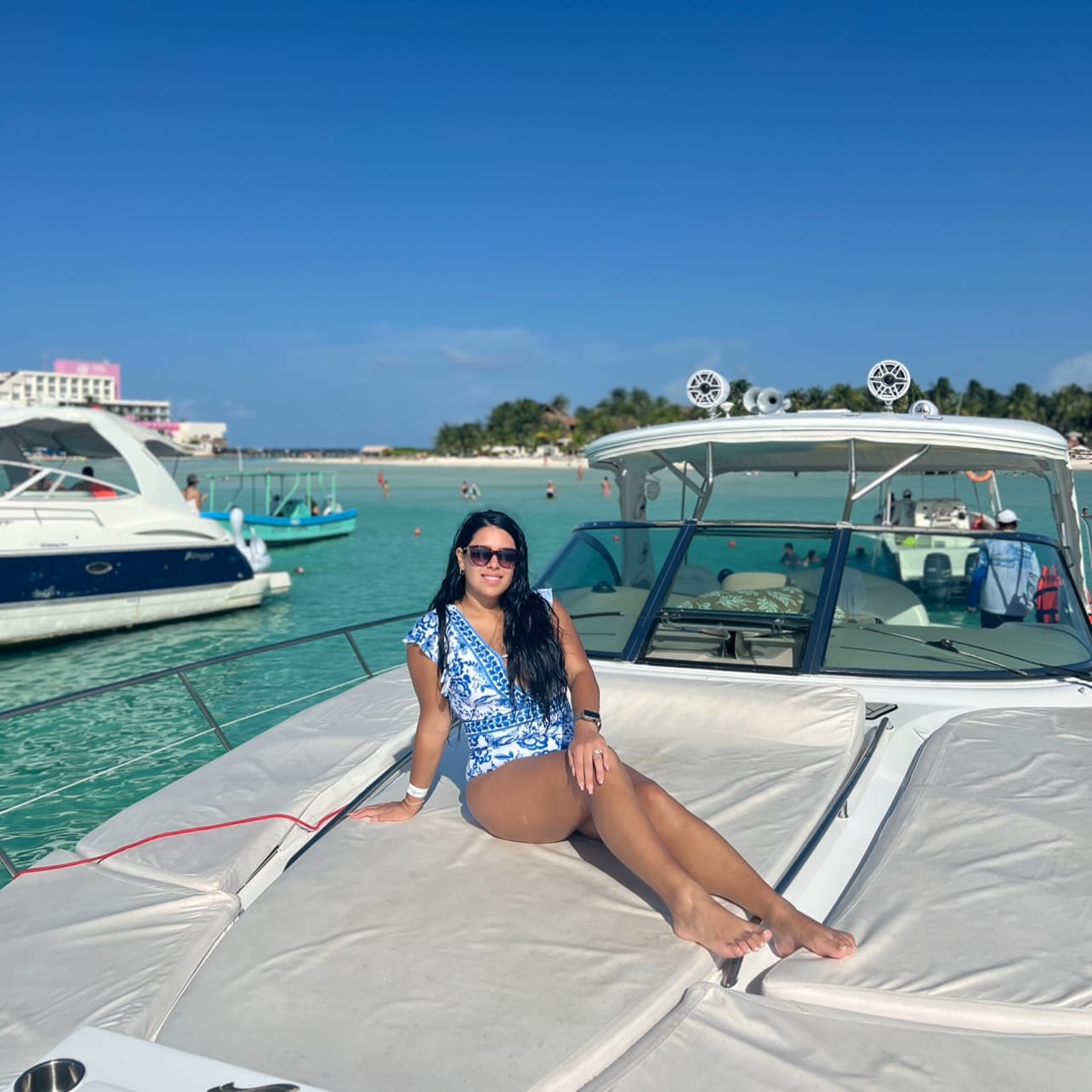 Fora Author - Victoria Gonzalez