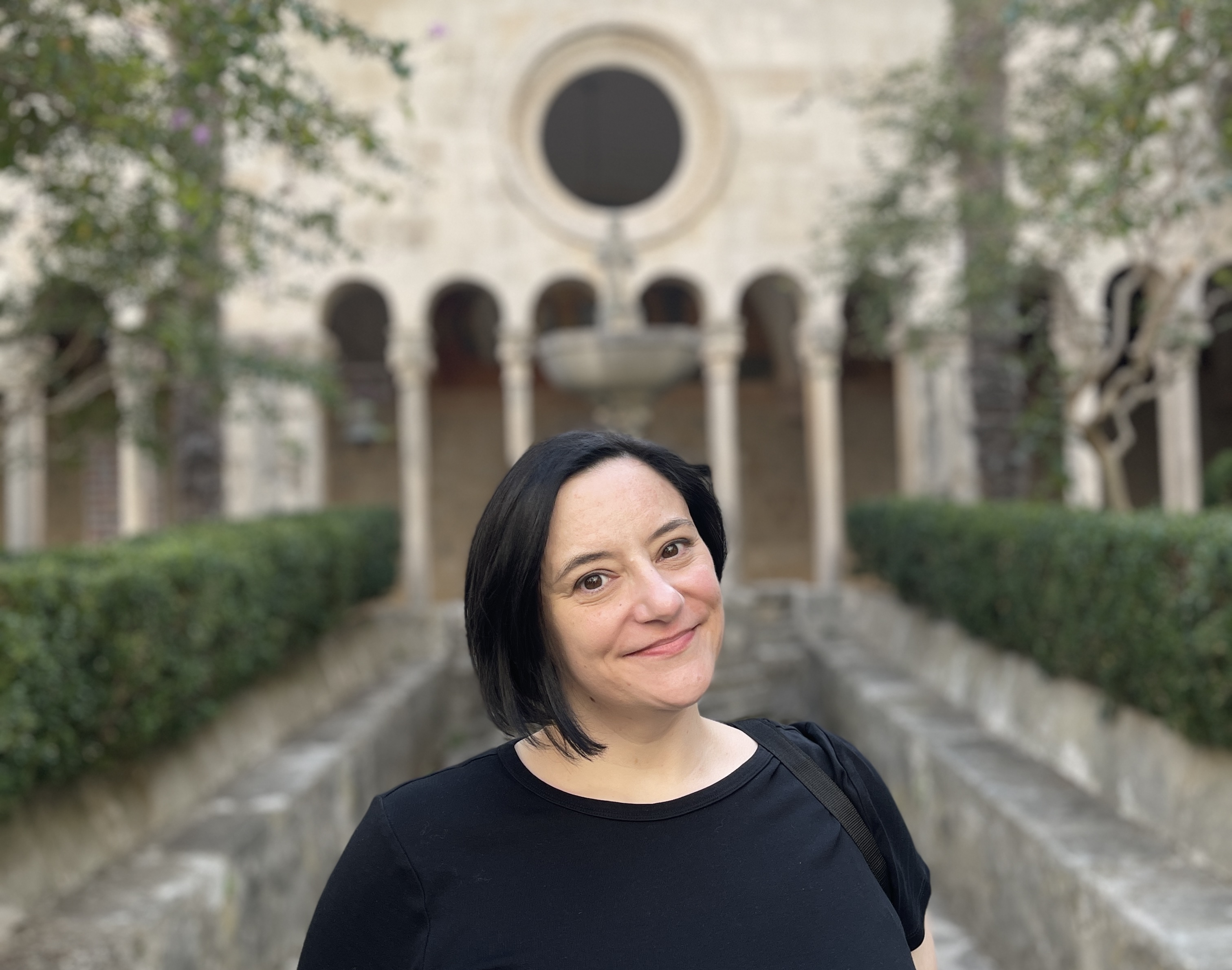 Fora Author - Kelly Carolipio