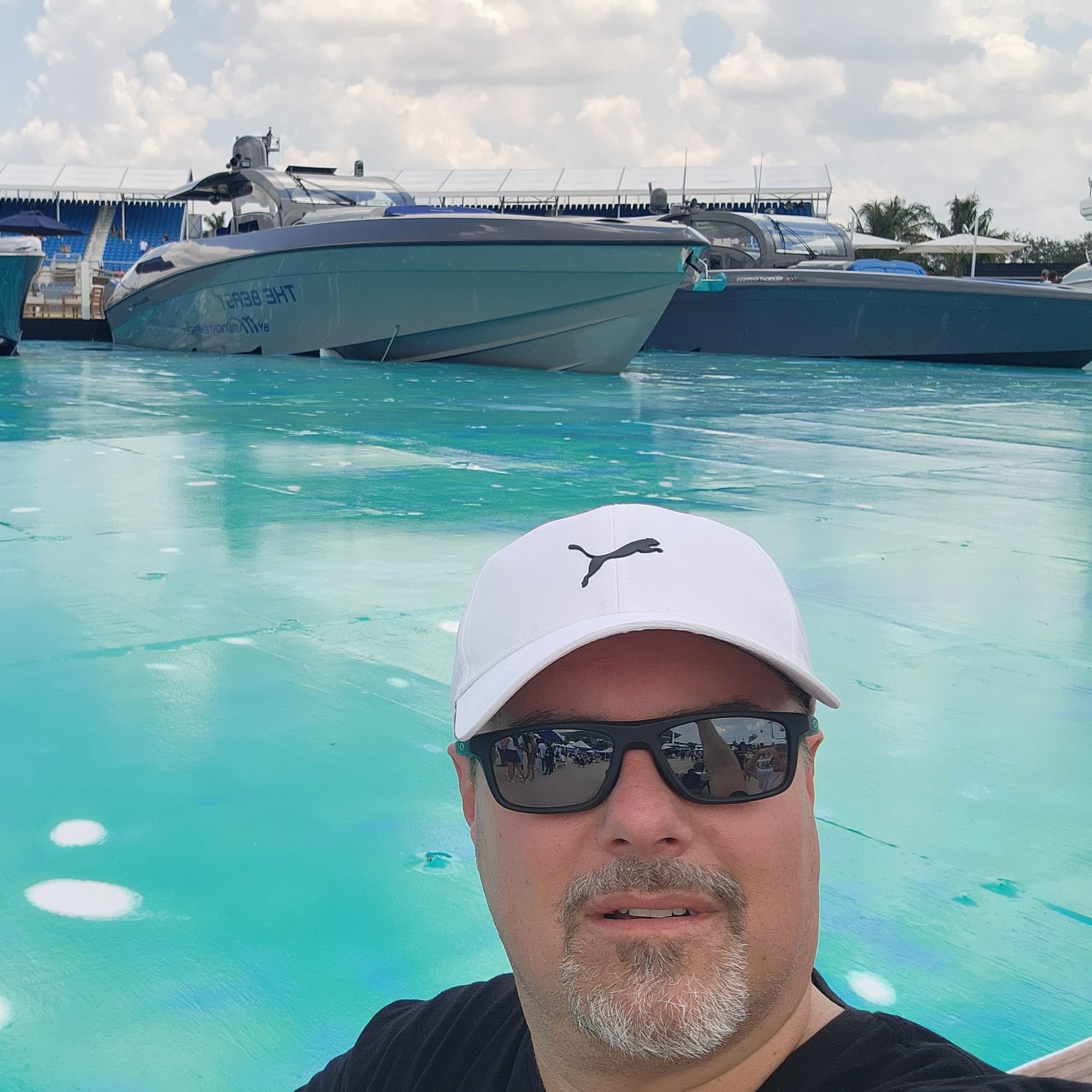 Fora Author - Rob Borz