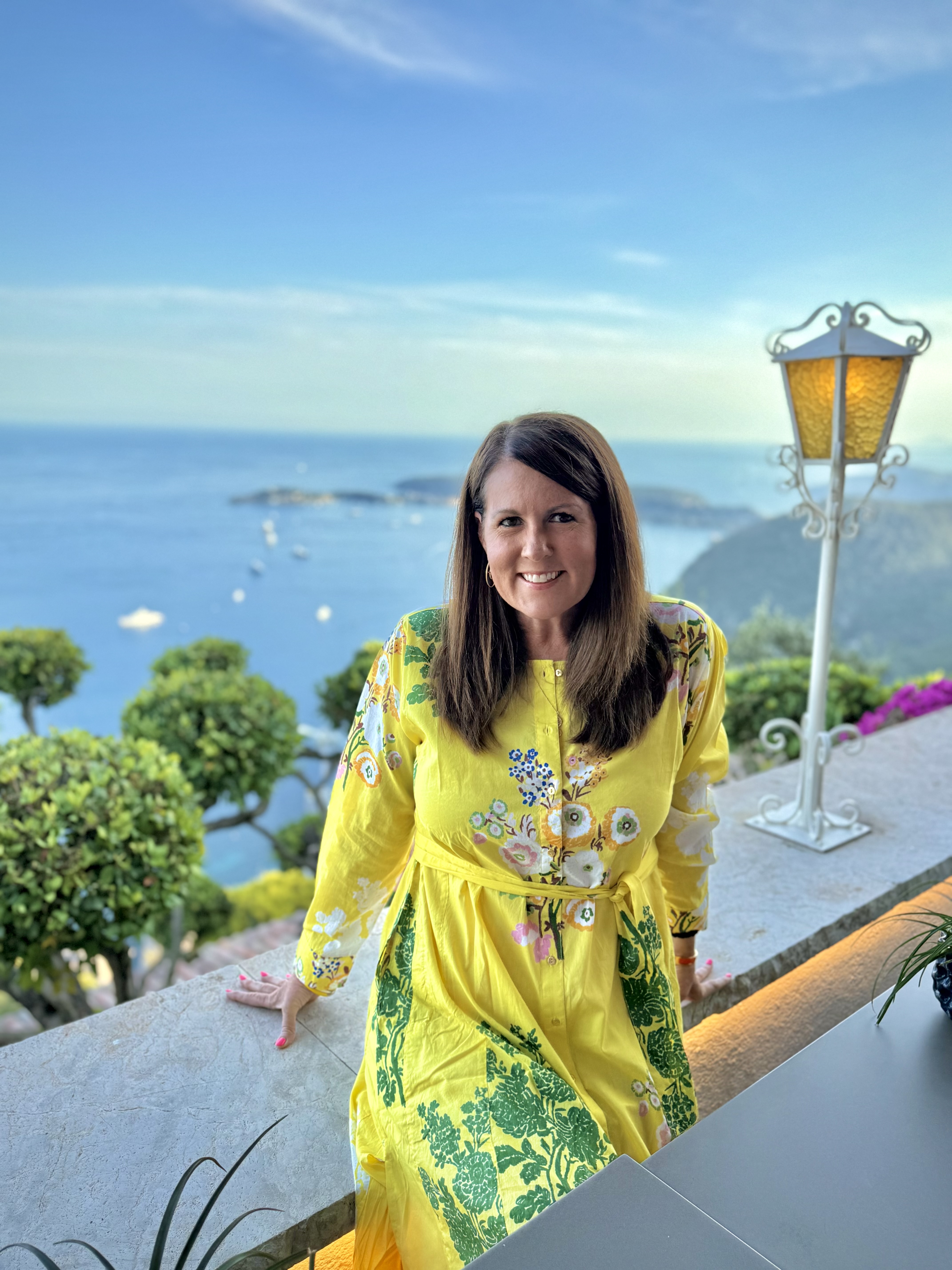 Fora Author - Shannon Reeves