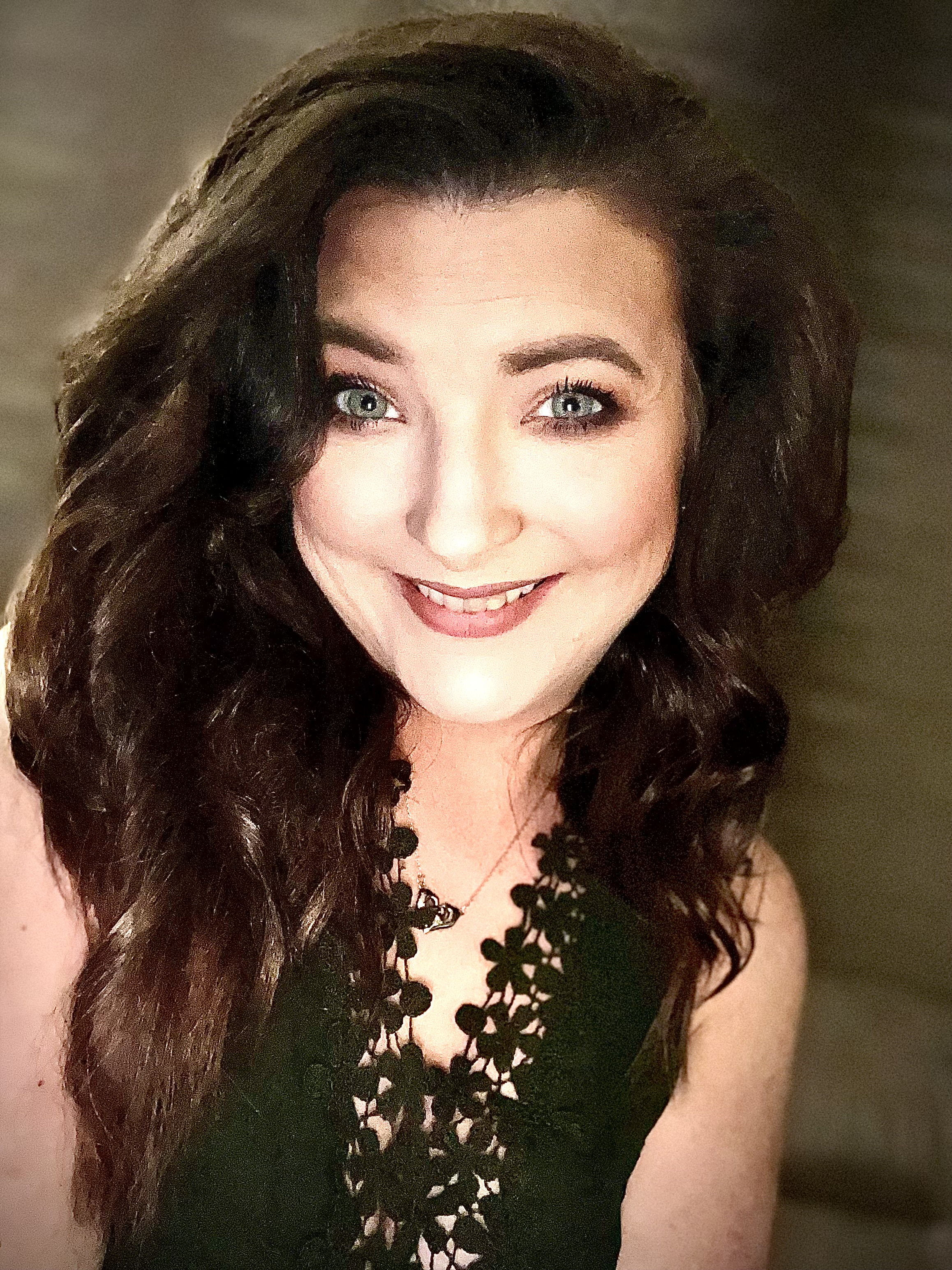 Fora Author - Amanda Pazin