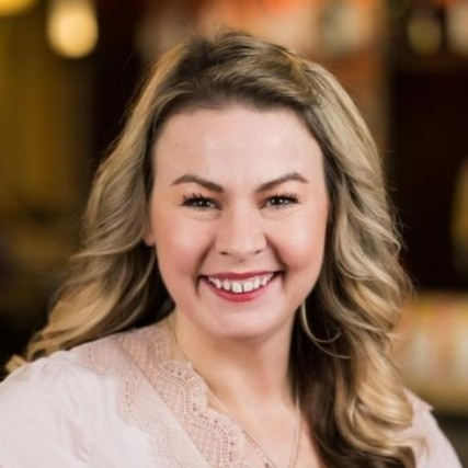 Fora Author - Ryanna Barth