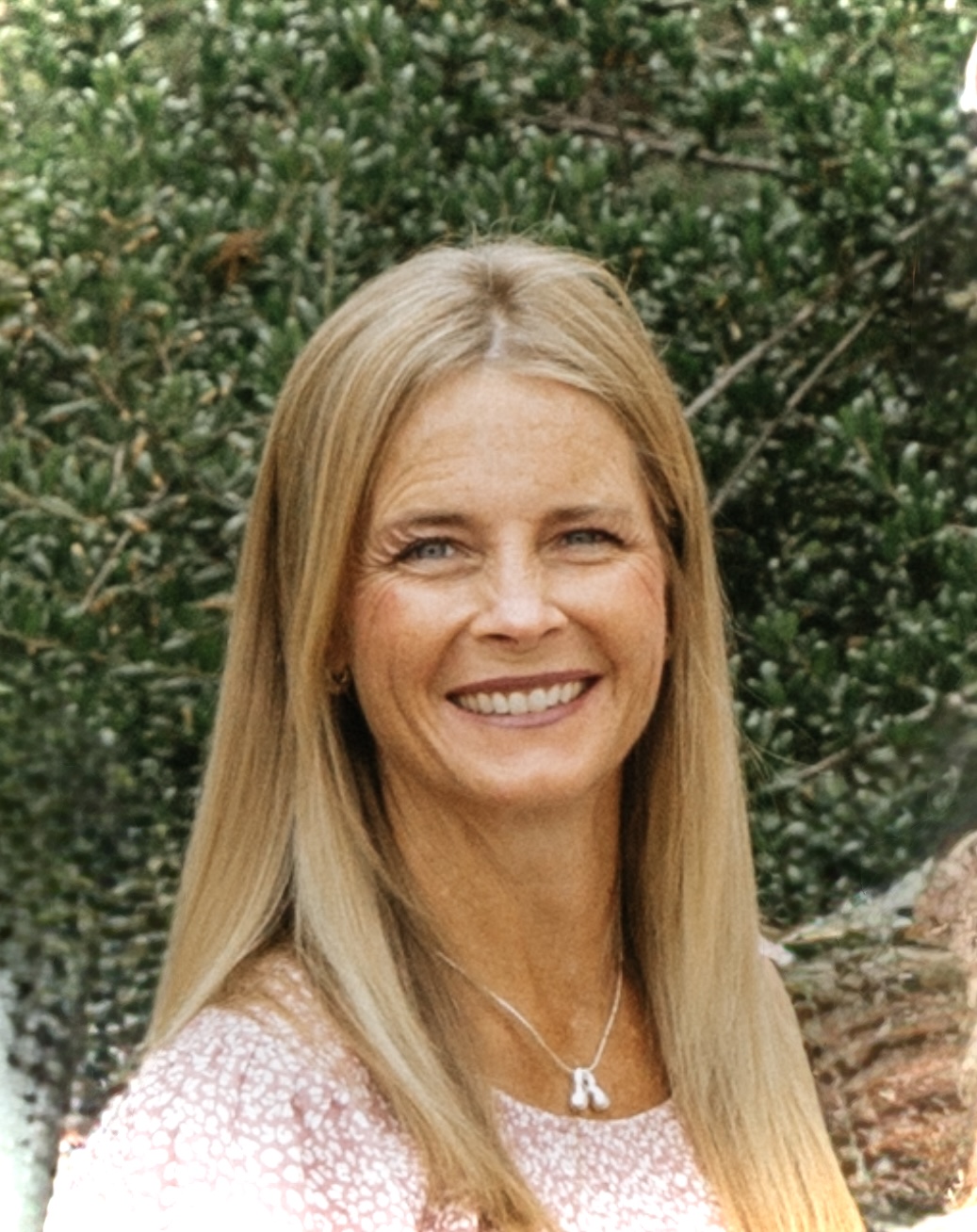 Fora Author - Angie Arnold