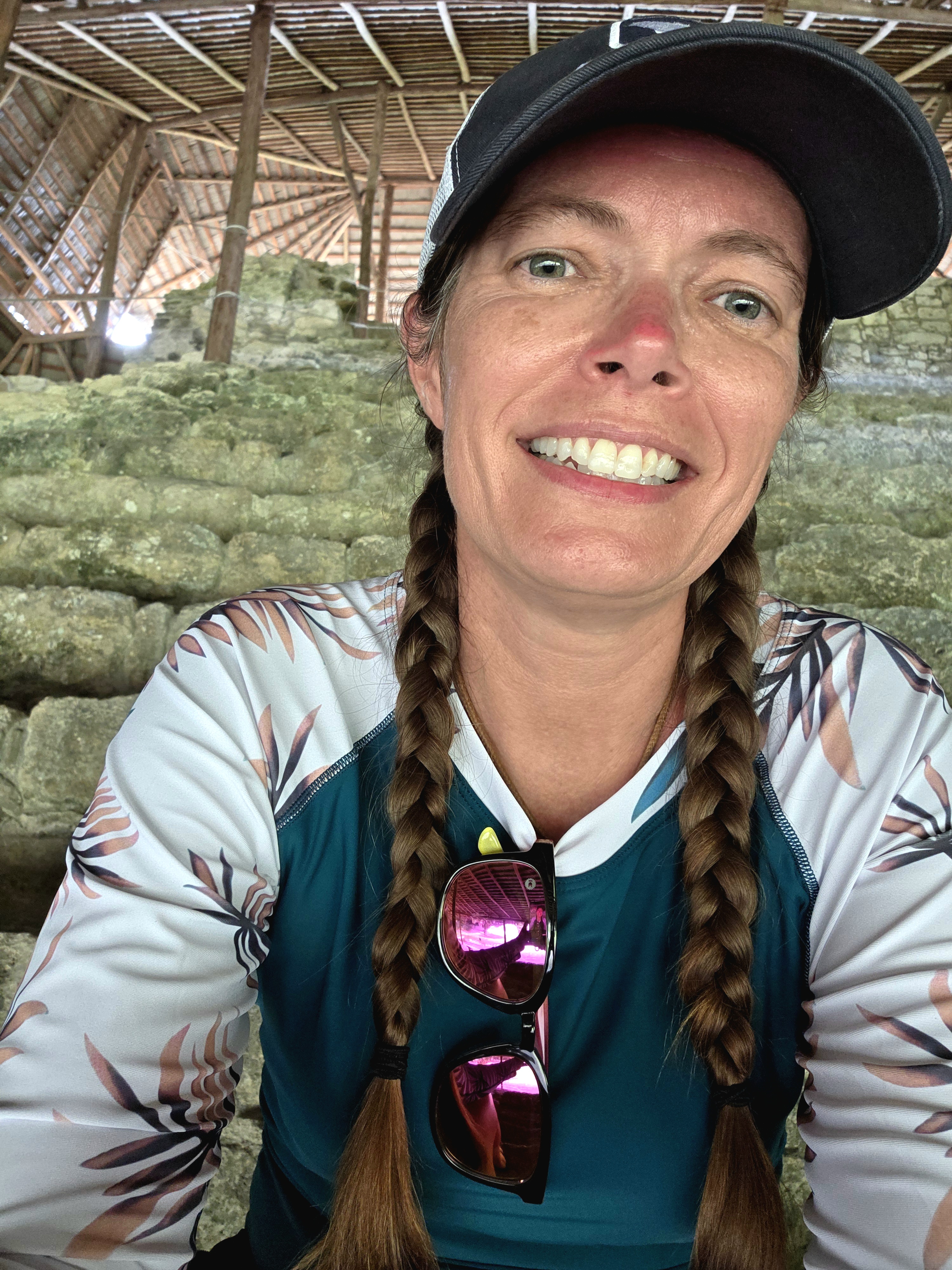Fora Author - Nina Goins