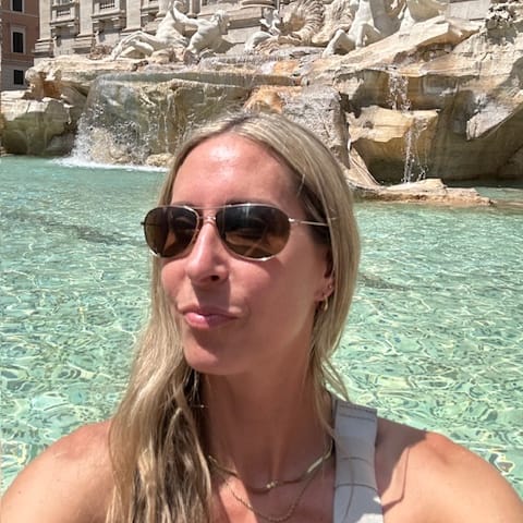 Fora Author - Lisa Cote