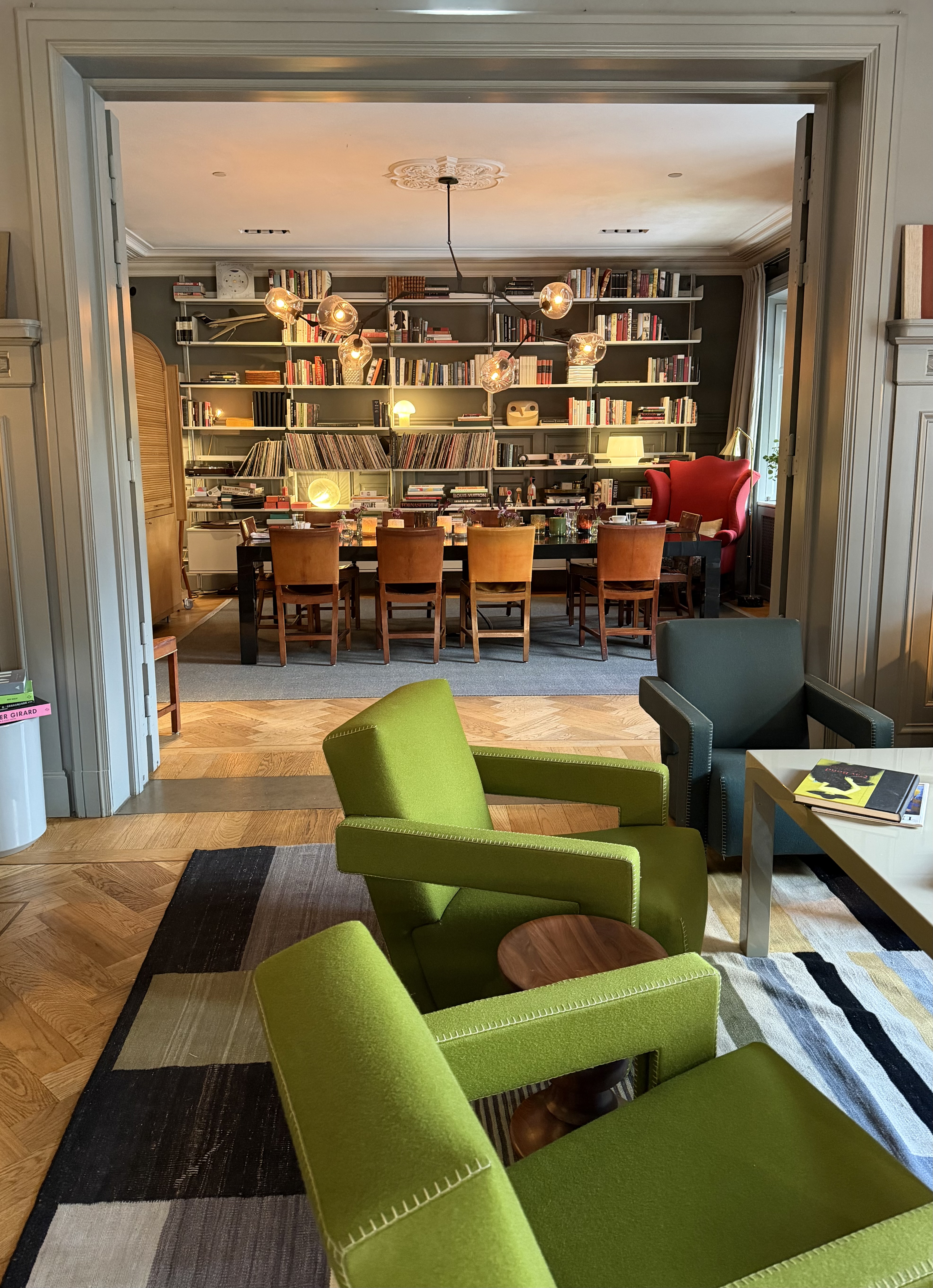 Ett Hem Stockholm cosy library interior.