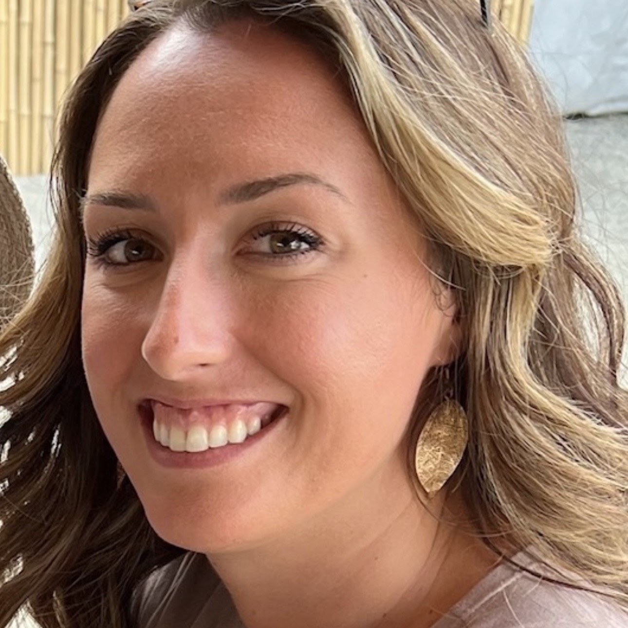 Advisor - Nicole Hendriks