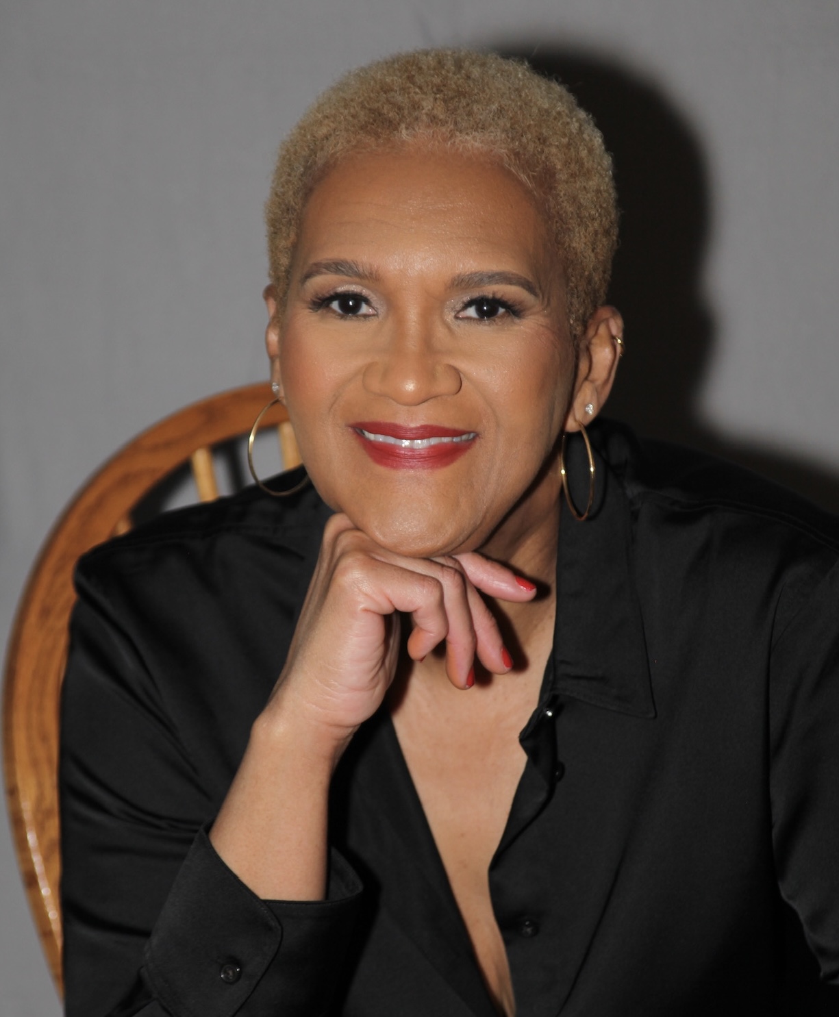 Fora Author - Lisha Ellis